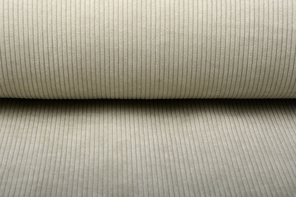 ribfluweel (corduroy) 8W stof, brede rib, zacht en soepel – geschikt voor broeken, jasjes, rokken.”
