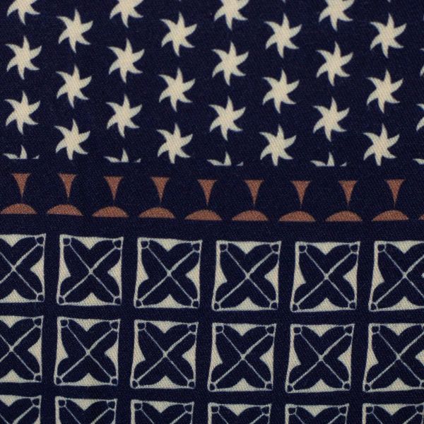 Viscose Webware met grafisch patroon in blauw en bordeaux