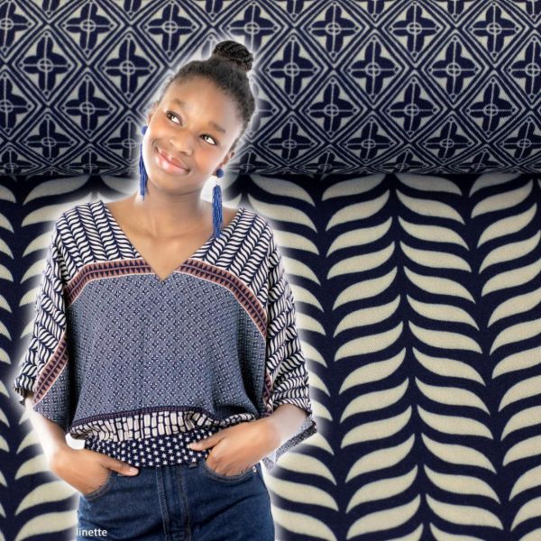 Viscose Webware met grafisch patroon in blauw en bordeaux