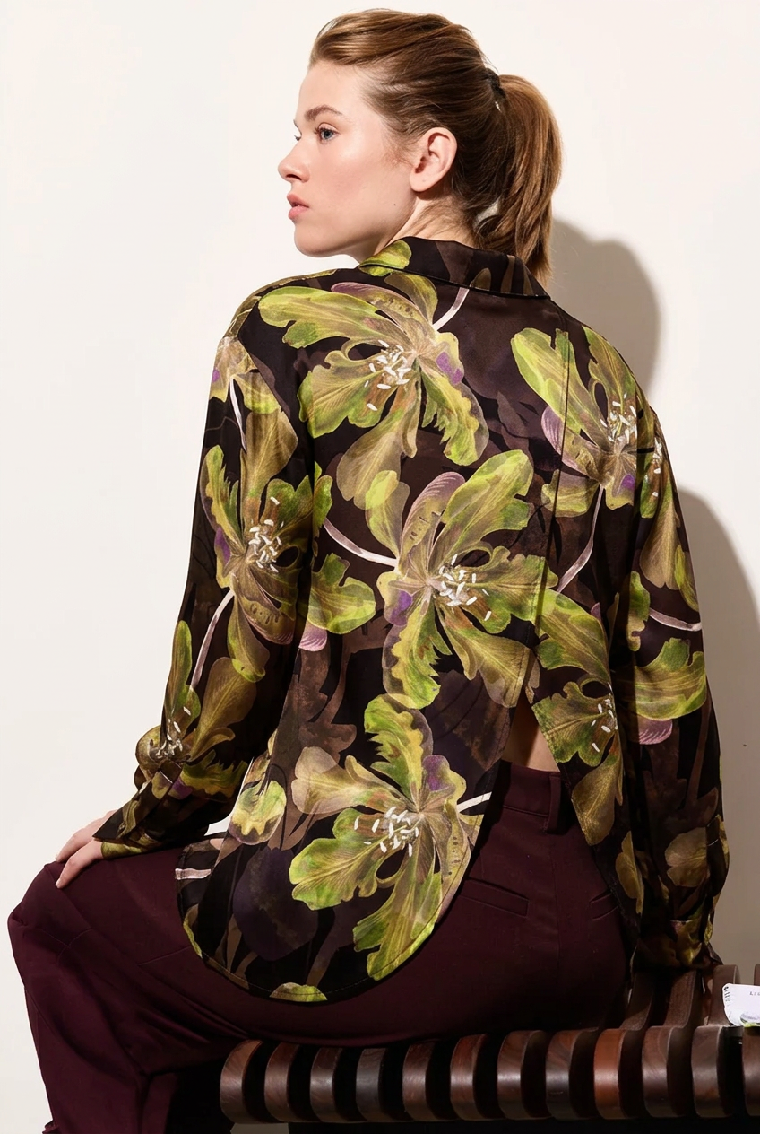 Blouse met overlappende rugpanden in Rayon Spun Satin Print Khaki