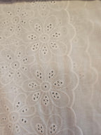 Broderie Stof Bloem – per 50 cm - Stitch & Sew
