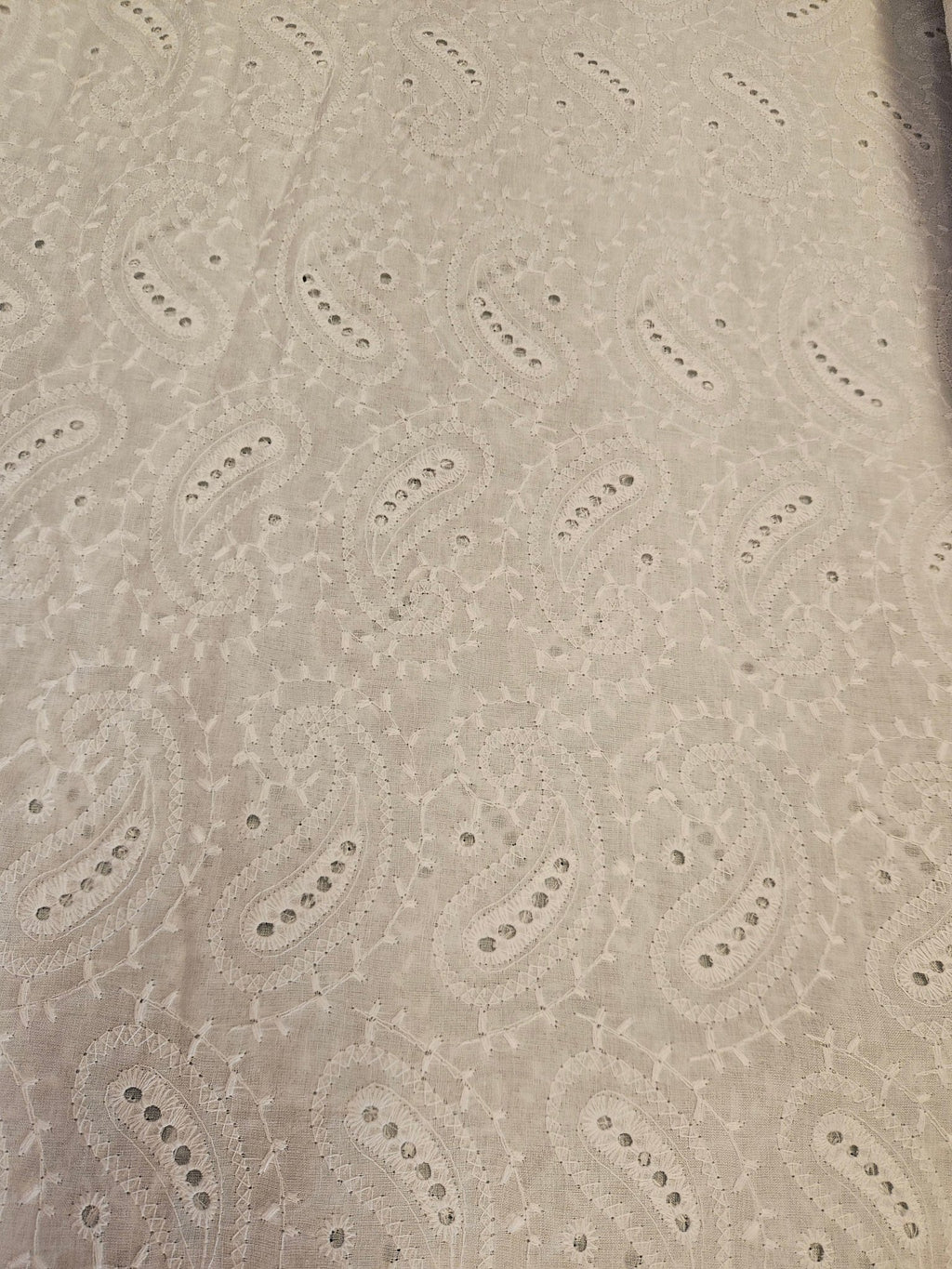 Broderie stof Paisley ecru – 100% katoen | Per 50 cm - Stitch & Sew
