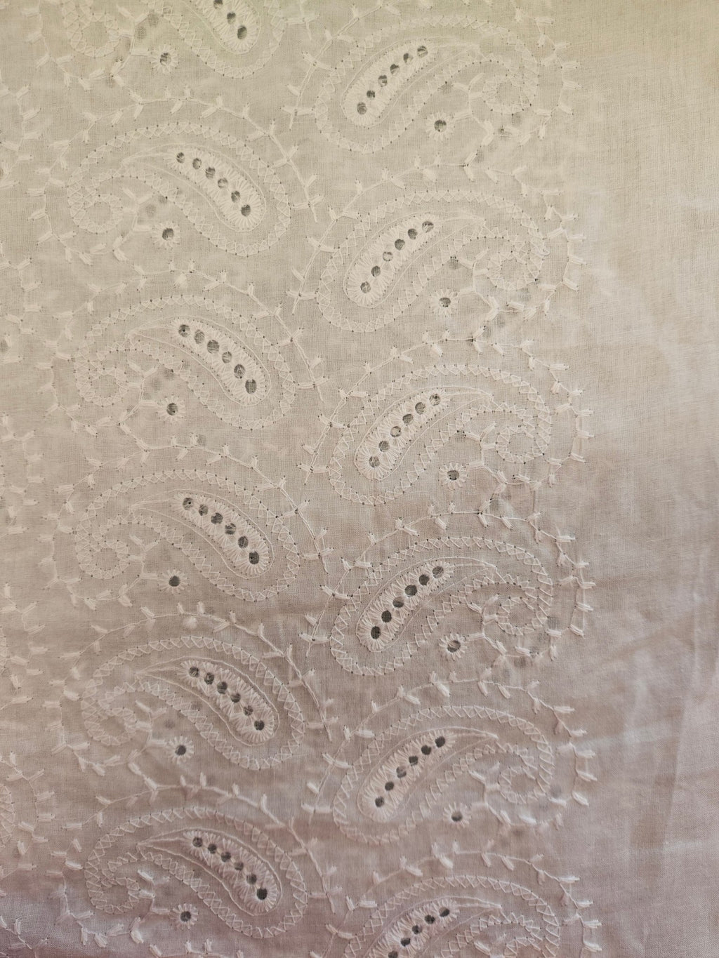 Broderie stof Paisley ecru – 100% katoen | Per 50 cm - Stitch & Sew