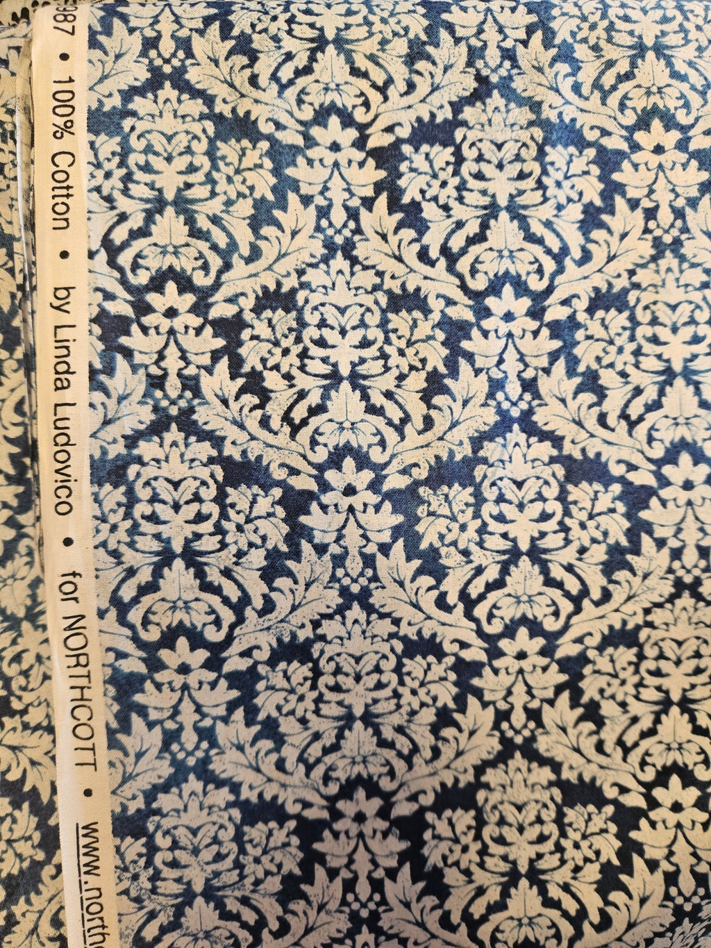 Damask Quilt Stof Blauw/Crème – Northcott - Stitch & Sew