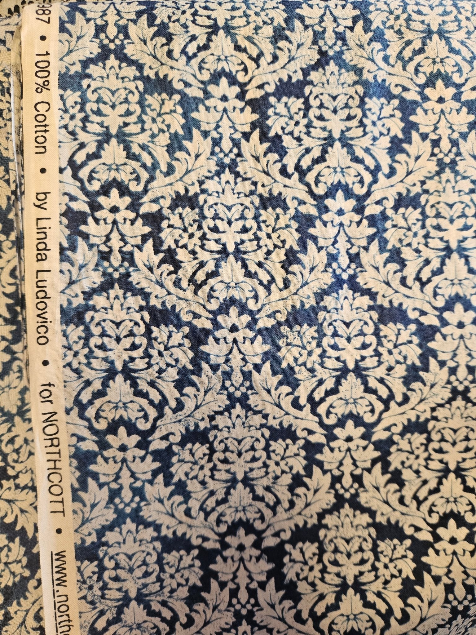 Damask Quilt Stof Blauw/Crème – Northcott - Stitch & Sew