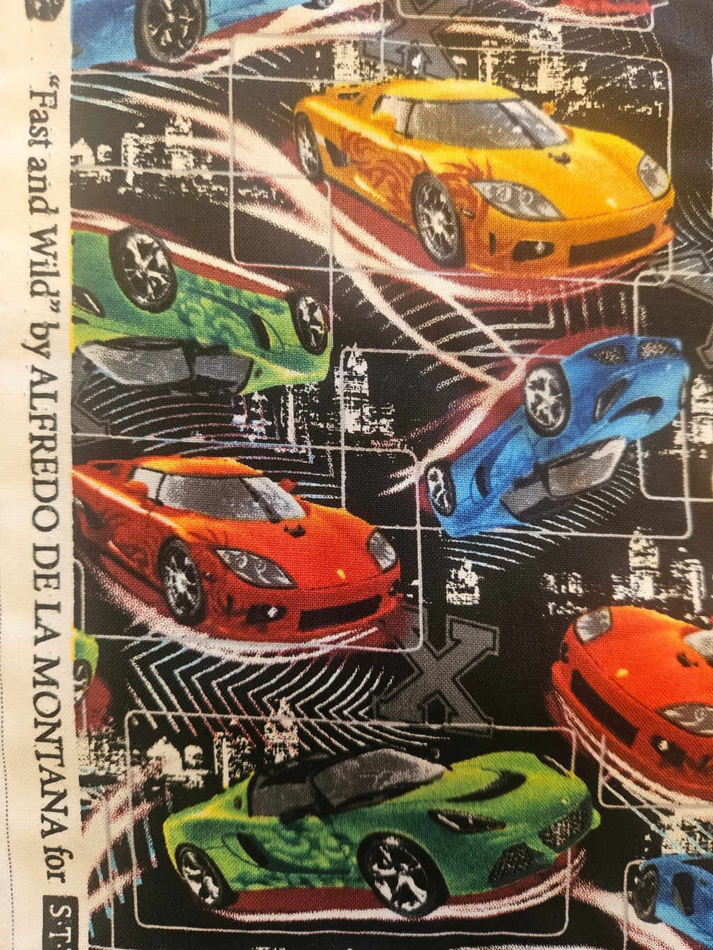 Fast and Wild Quiltstof – Raceauto's op Zwart | 100% Katoen - Stitch & Sew