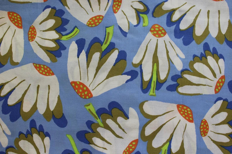 Designerstof Lazy Daisy in blauw tinten – patchwork katoen