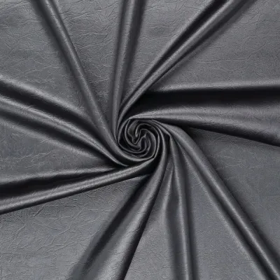 22406 Leather Satin – antraciet leer-look satijnstof detailopname