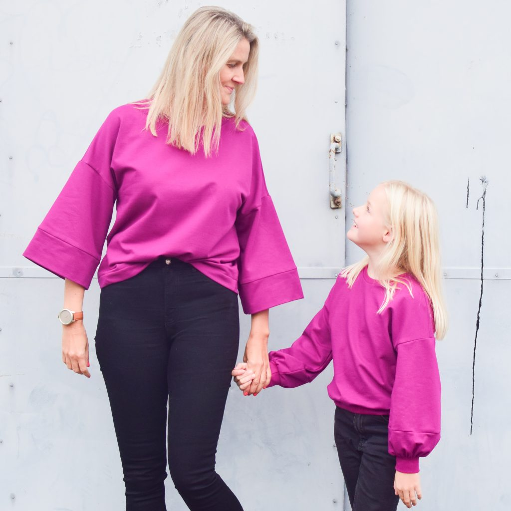 Moeder en dochter in fuchsia Laure sweater