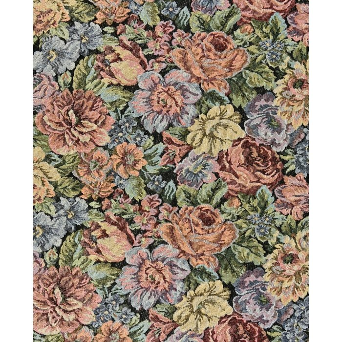 Gobelin Flower 5865-169 met roze, perzikachtige en blauwgrijze bloemen en groene bladeren op een donkere ondergrond