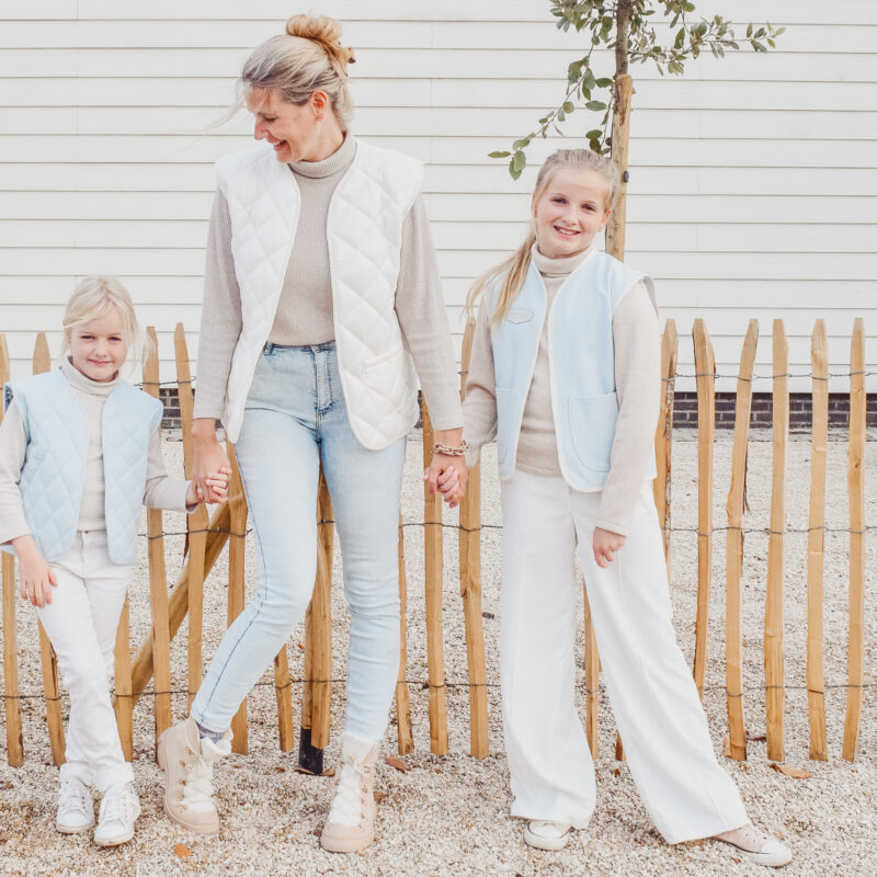 Familie in Junna vest, gewatteerde versie