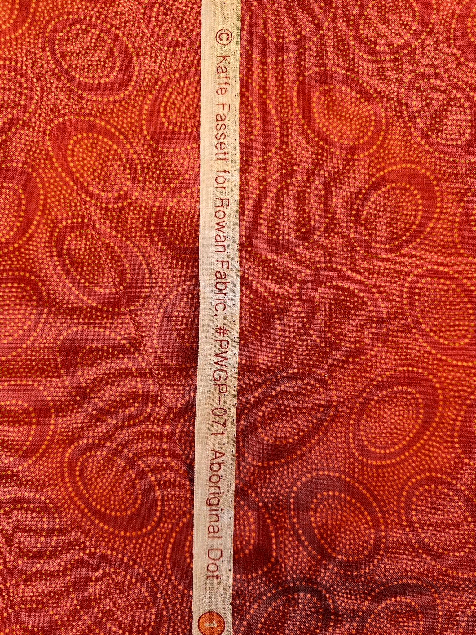 Kaffe Fassett Aboriginal Dot GP71 – oranje/rood - Stitch & Sew