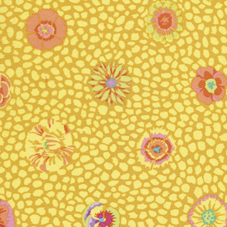 Kaffe Fassett Guinea Flower Quiltstof – Gold - Stitch & Sew