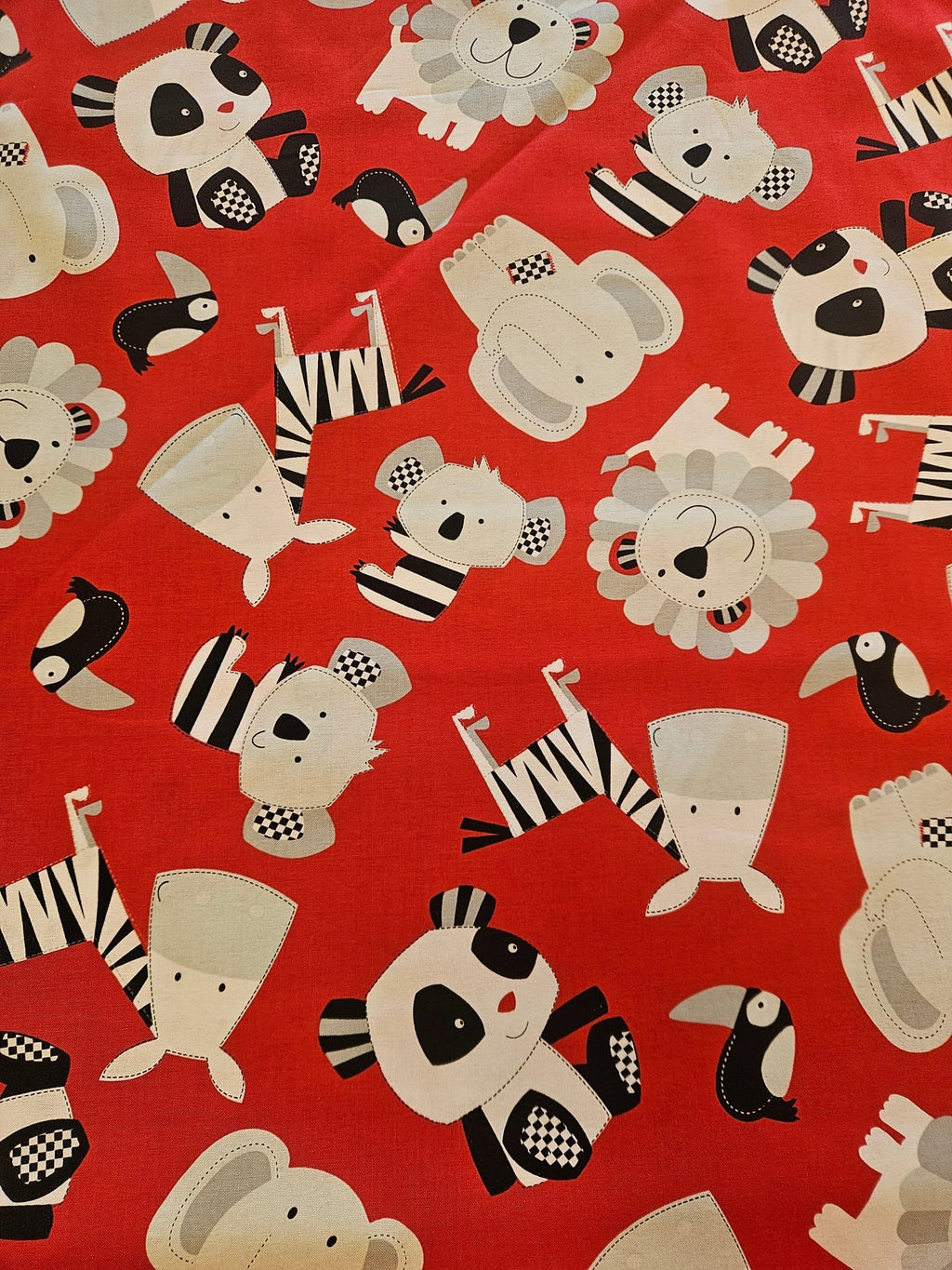 Kidz-C – Timeless Treasures Quilt Stof Rood - Stitch & Sew