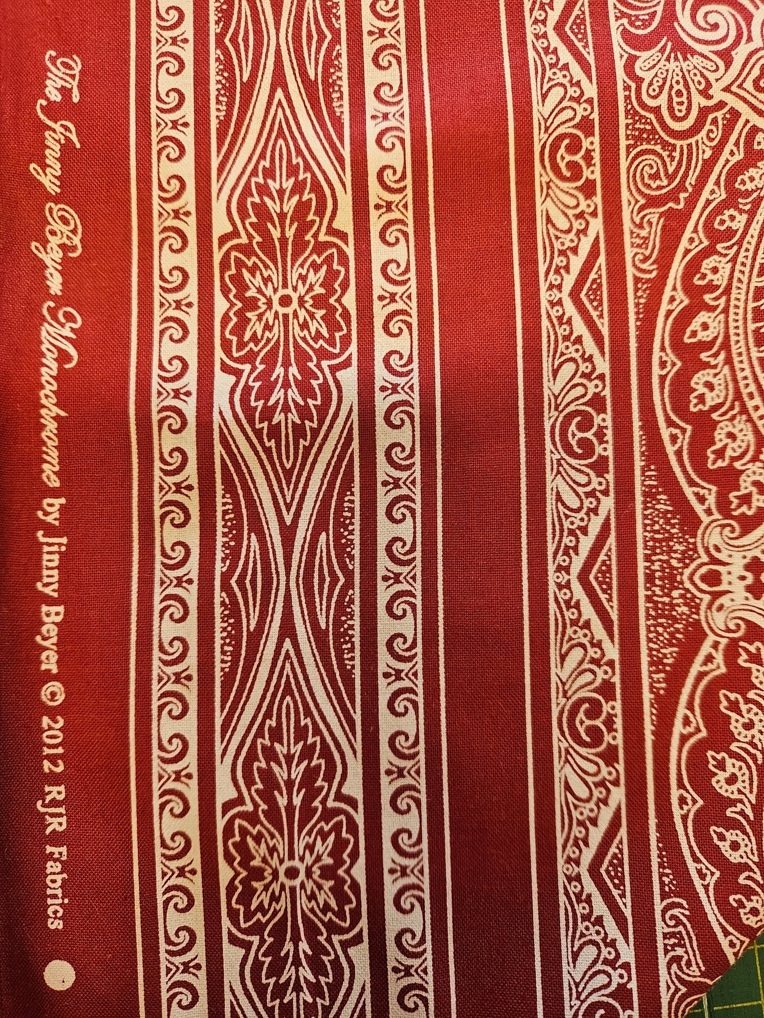 Monadhnoms Quiltstof Rood – Jinny Beyer voor RJR Fabrics (2012) - Stitch & Sew