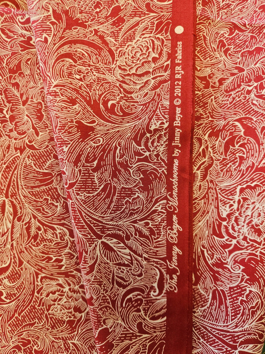 Monochrome Bloemen Quiltstof Rood/Goud – Jinny Beyer voor RJR Fabrics (2012) - Stitch & Sew