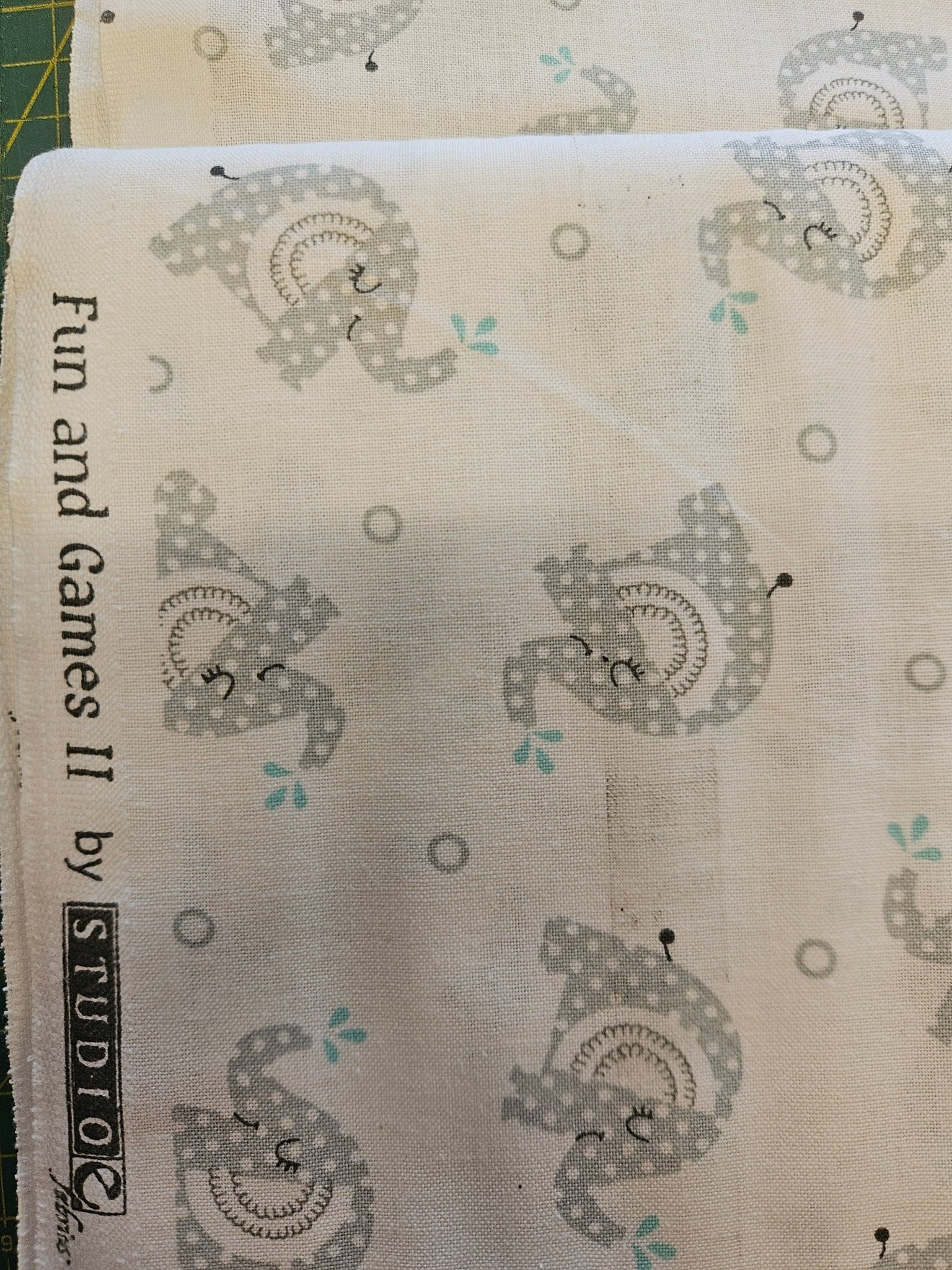 Quiltstof Fun and Games II – Olifantjes - Stitch & Sew