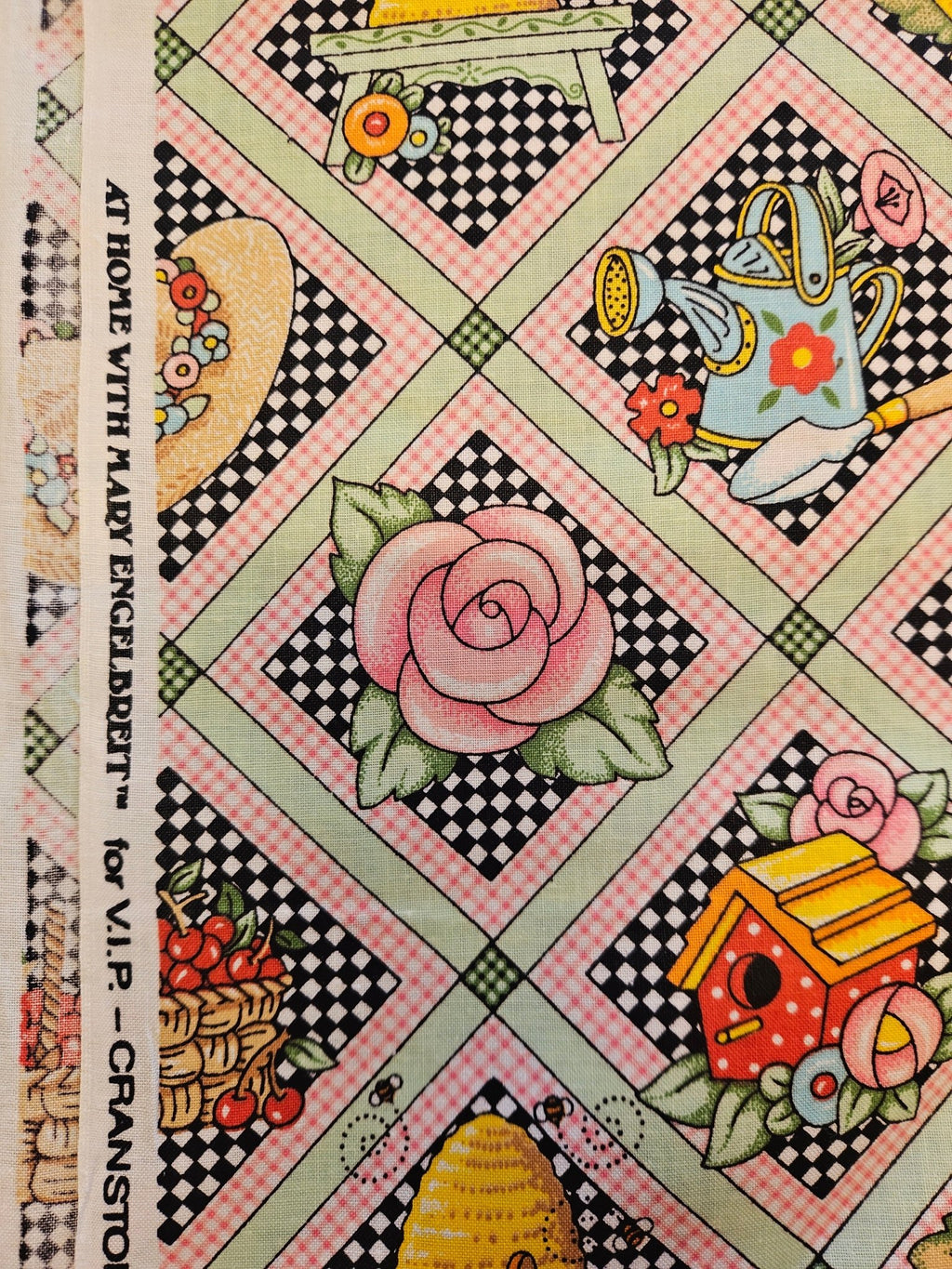 Quiltstof Mary Engelbreit 'At Home' – V.I.P. Cranston | per 10 cm - Stitch & Sew
