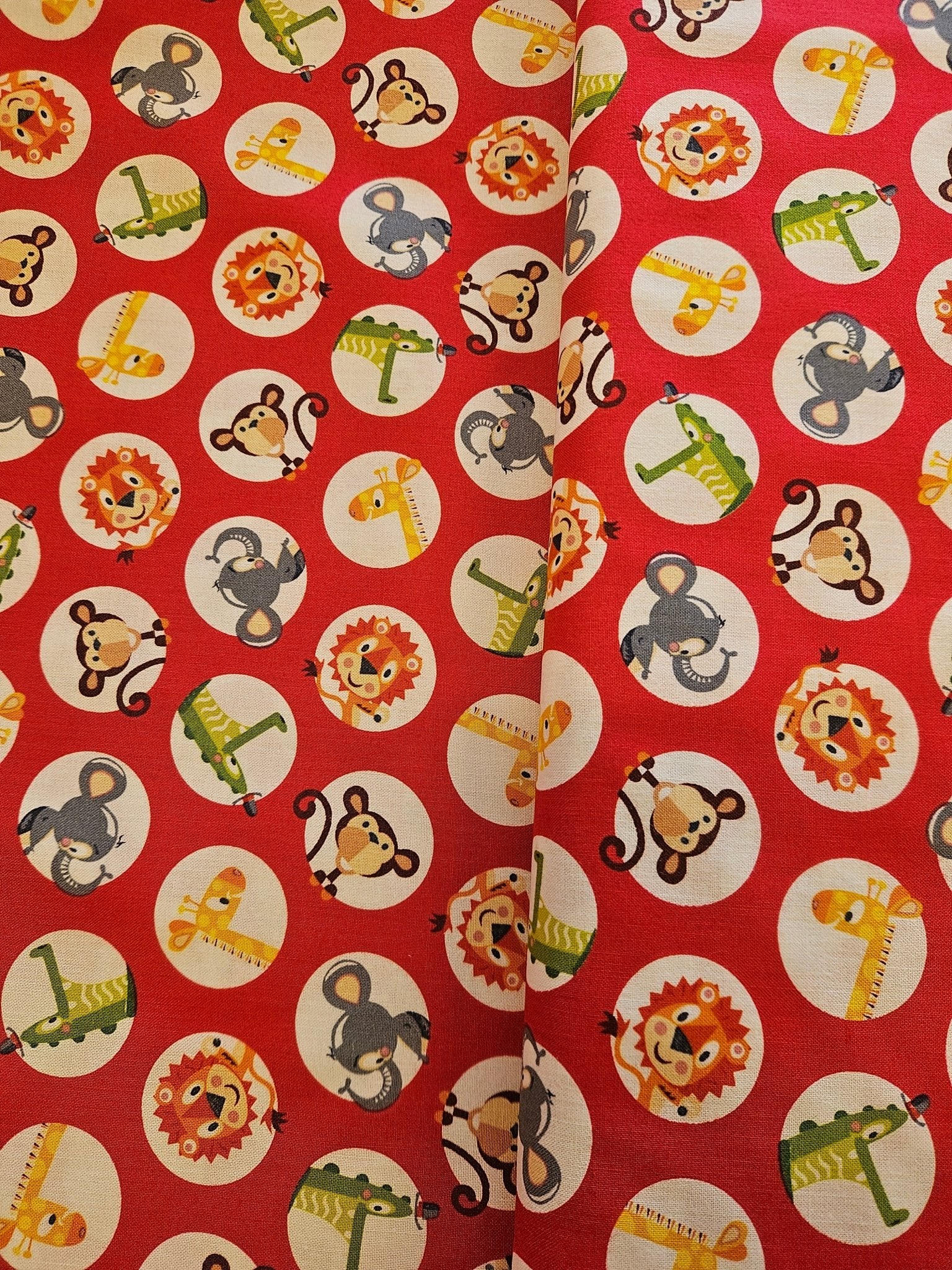 Quiltstof Safari Drive Rood - Stitch & Sew