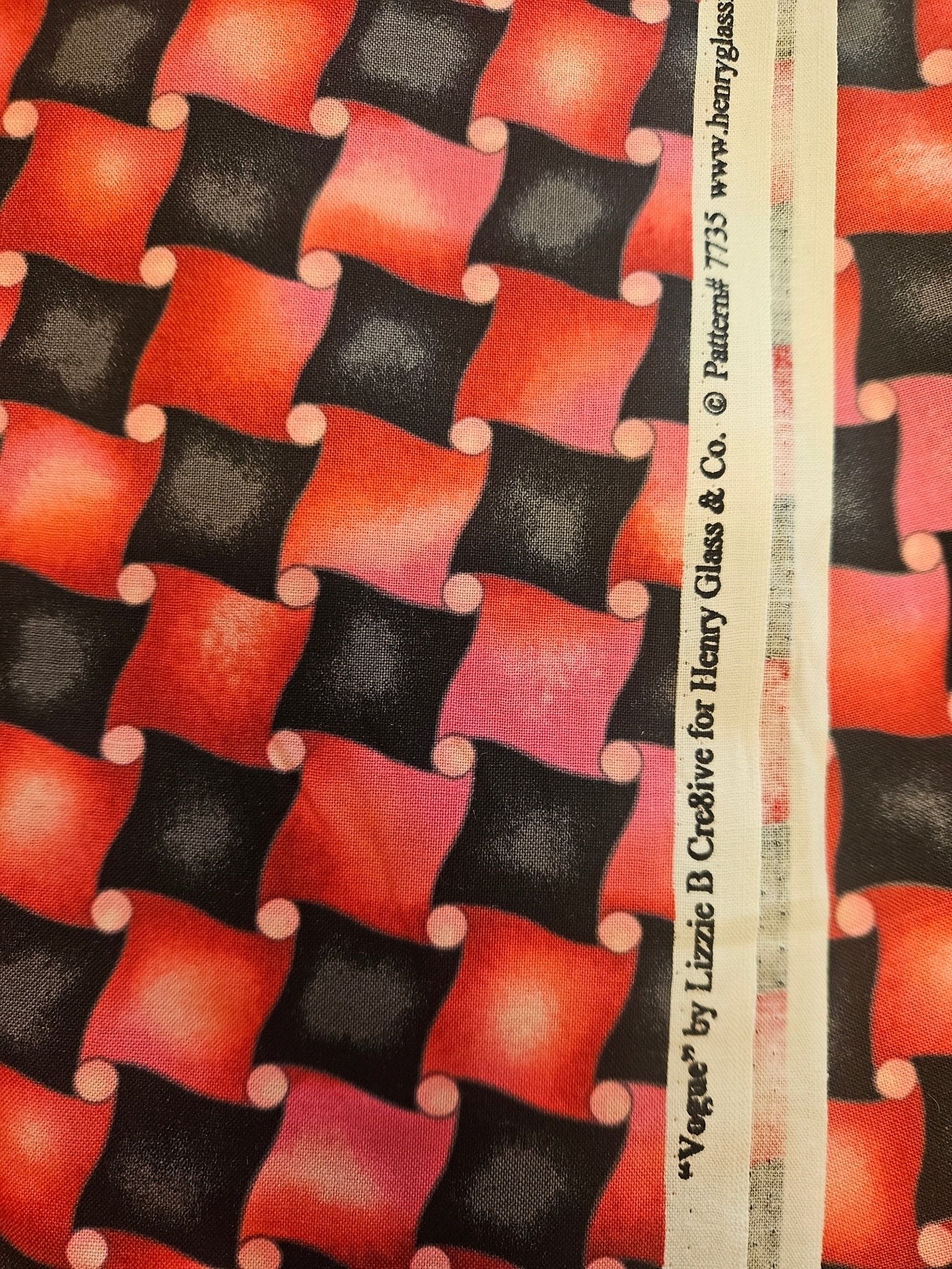 Quiltstof Vogue Rood Zwart – per 10 cm - Stitch & Sew
