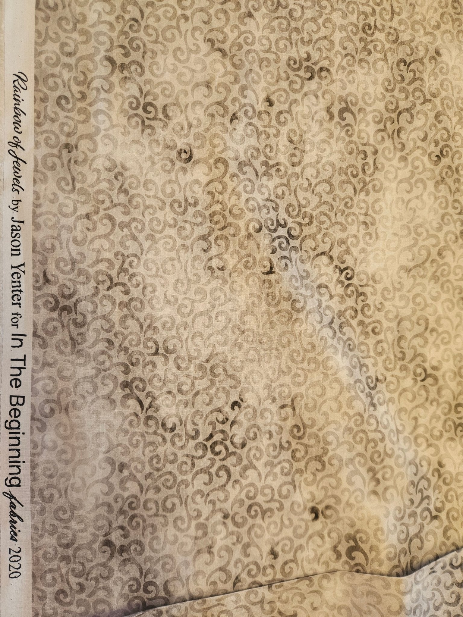Rainbow of Jewels Quilt Stof Crème/Taupe – In The Beginning Fabrics - Stitch & Sew