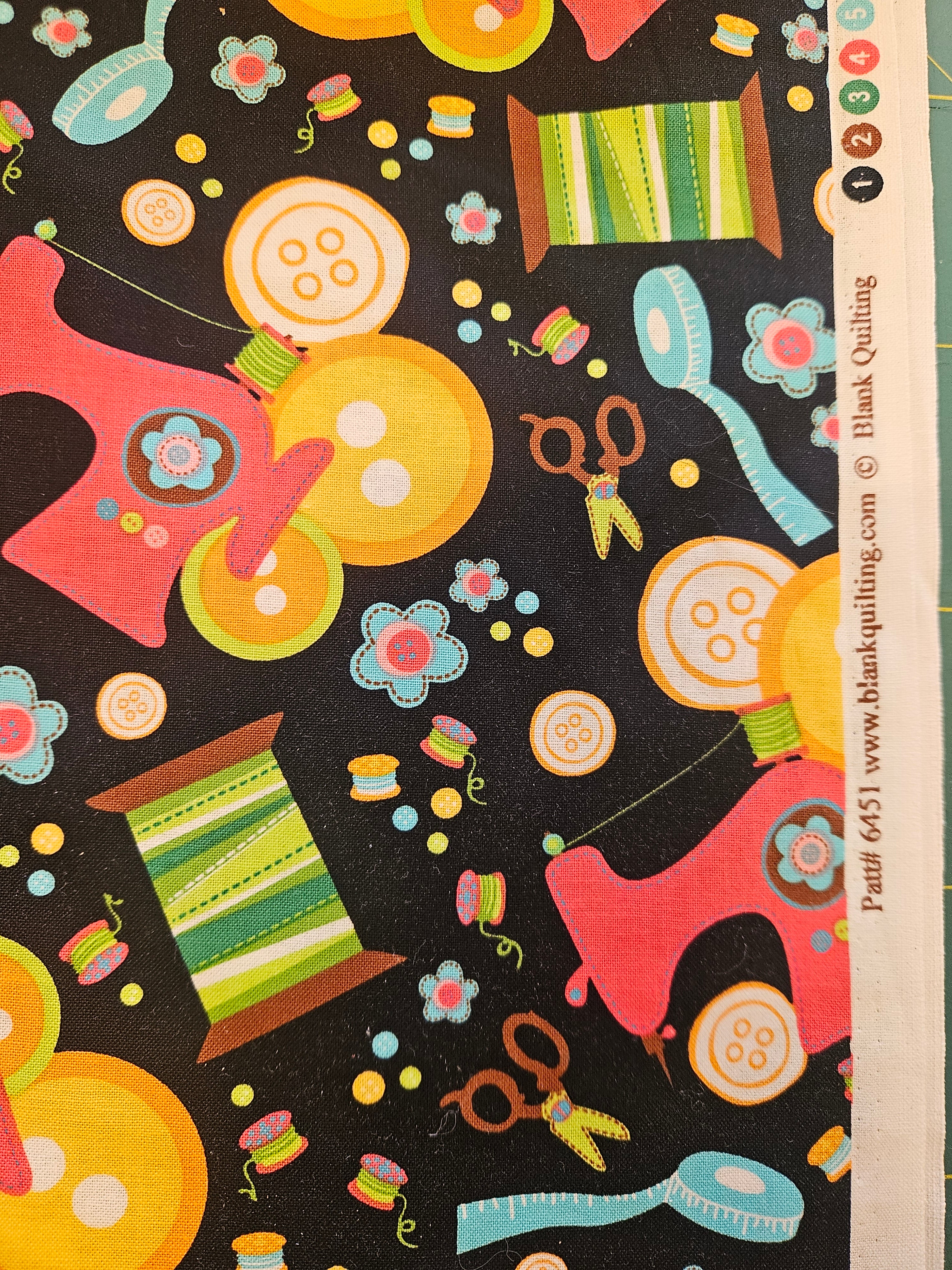 Quiltstof Naaiattributen Zwart – per 10 cm