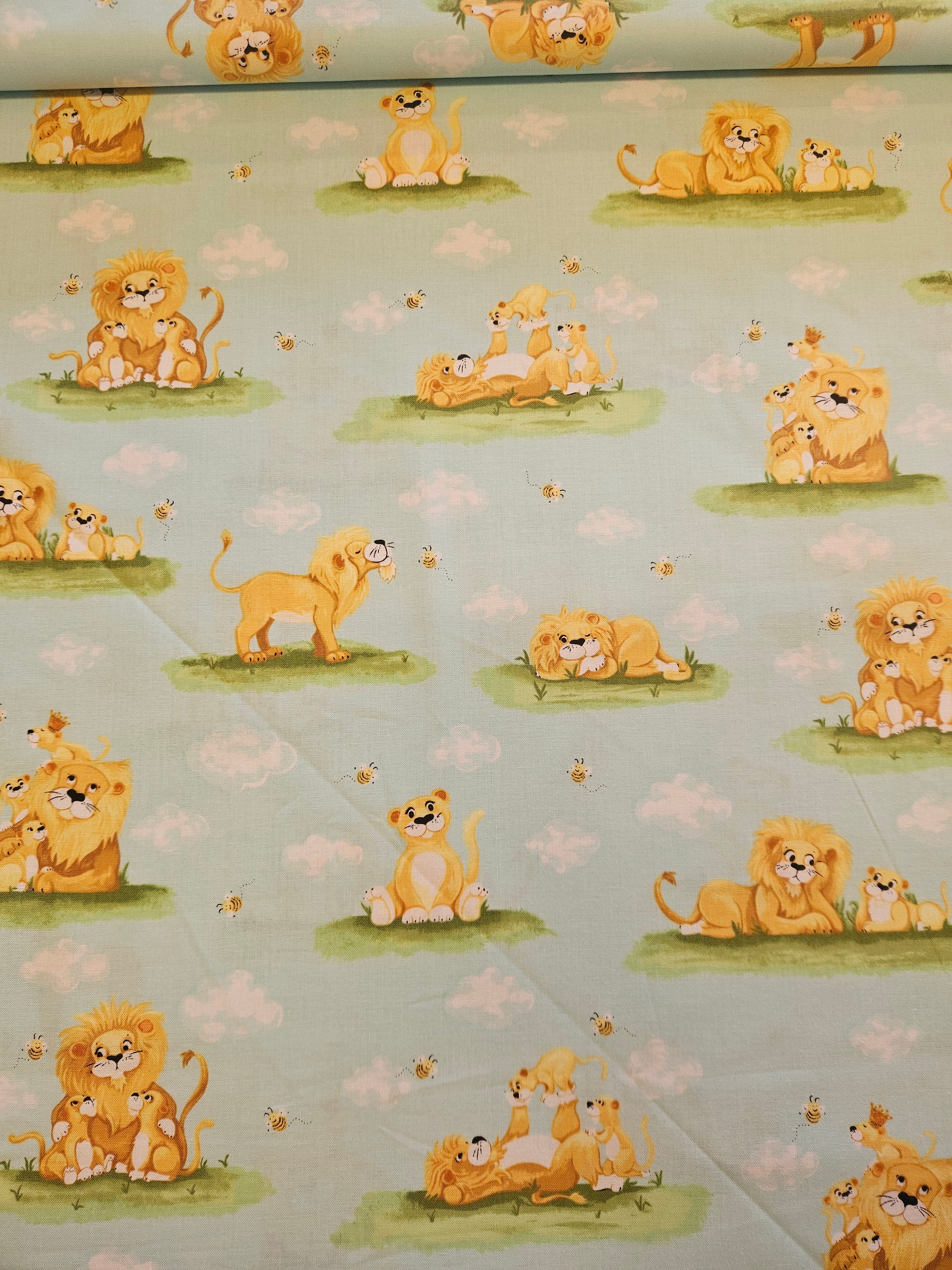 Quiltstof – Leeuwen lichtblauw (Susybee / Hamil Textiles)
