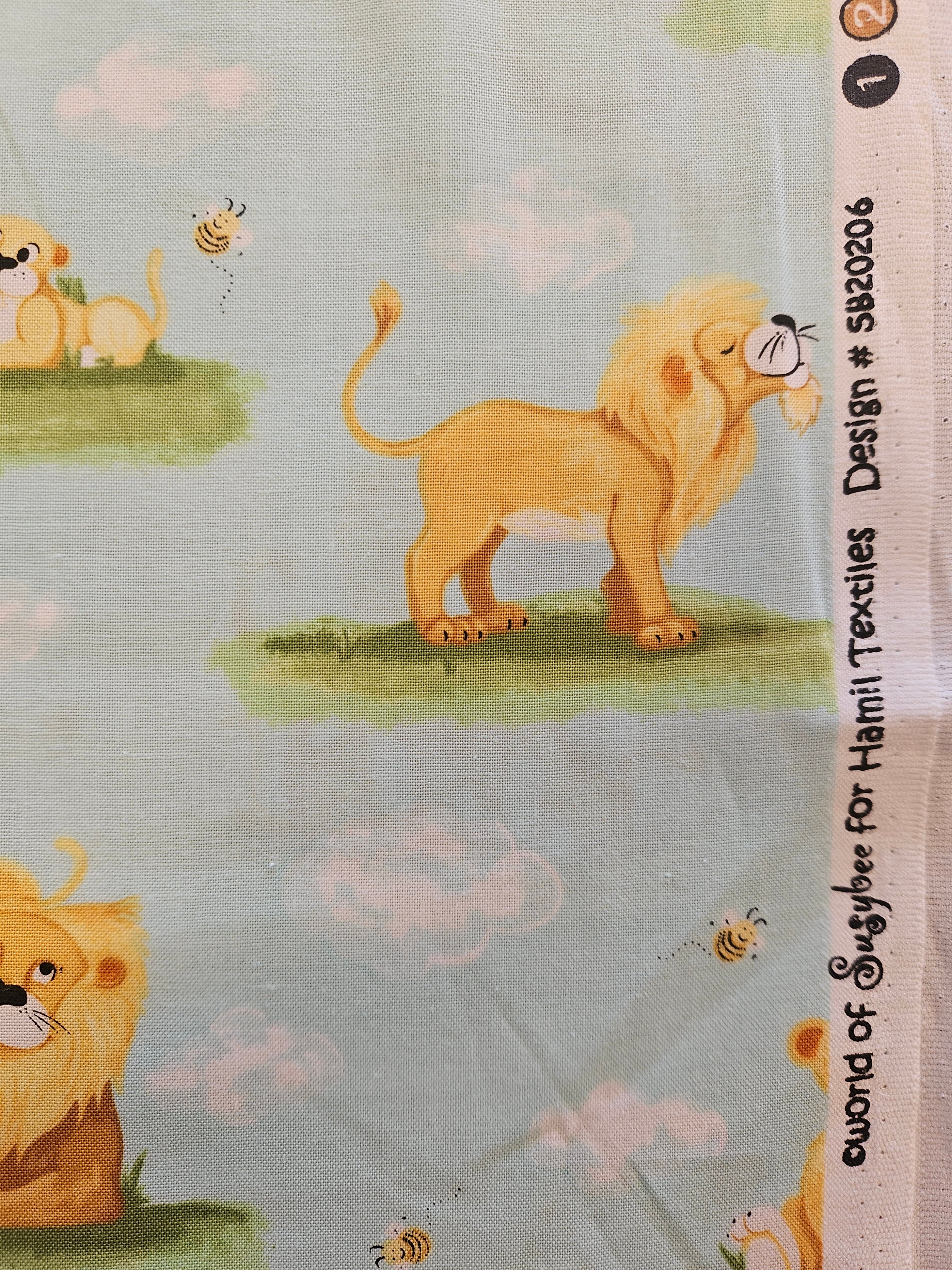 Quiltstof – Leeuwen lichtblauw (Susybee / Hamil Textiles)
