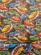 Fast and Wild Quiltstof – Raceauto's op Zwart | 100% Katoen