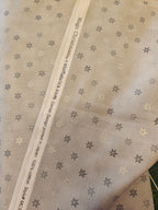 Magic Christmasby Quiltstof – Zilver Grijs Sterren