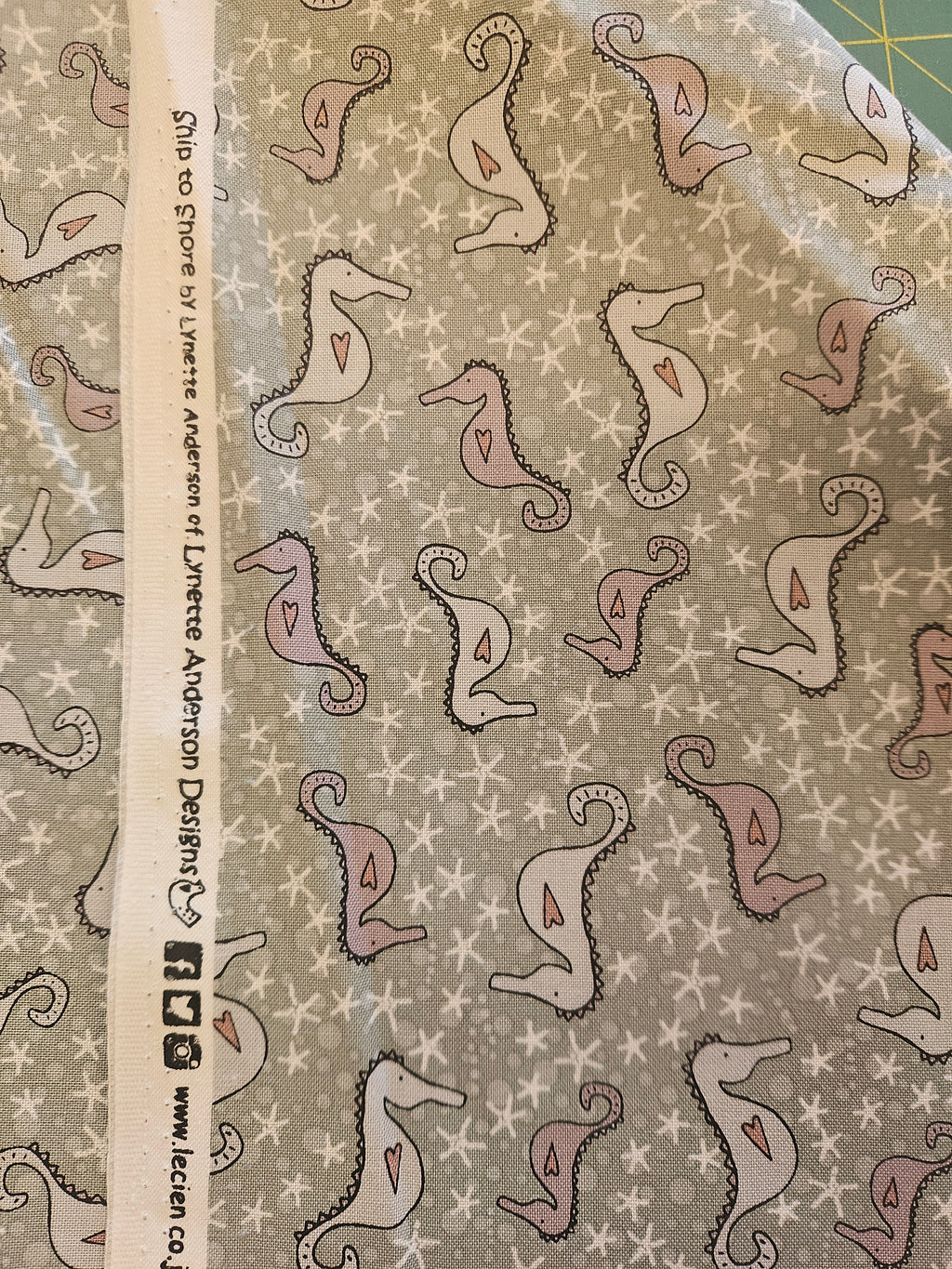 Ship to Shore Quiltstof – Zeepaardjes | Lynette Anderson Designs