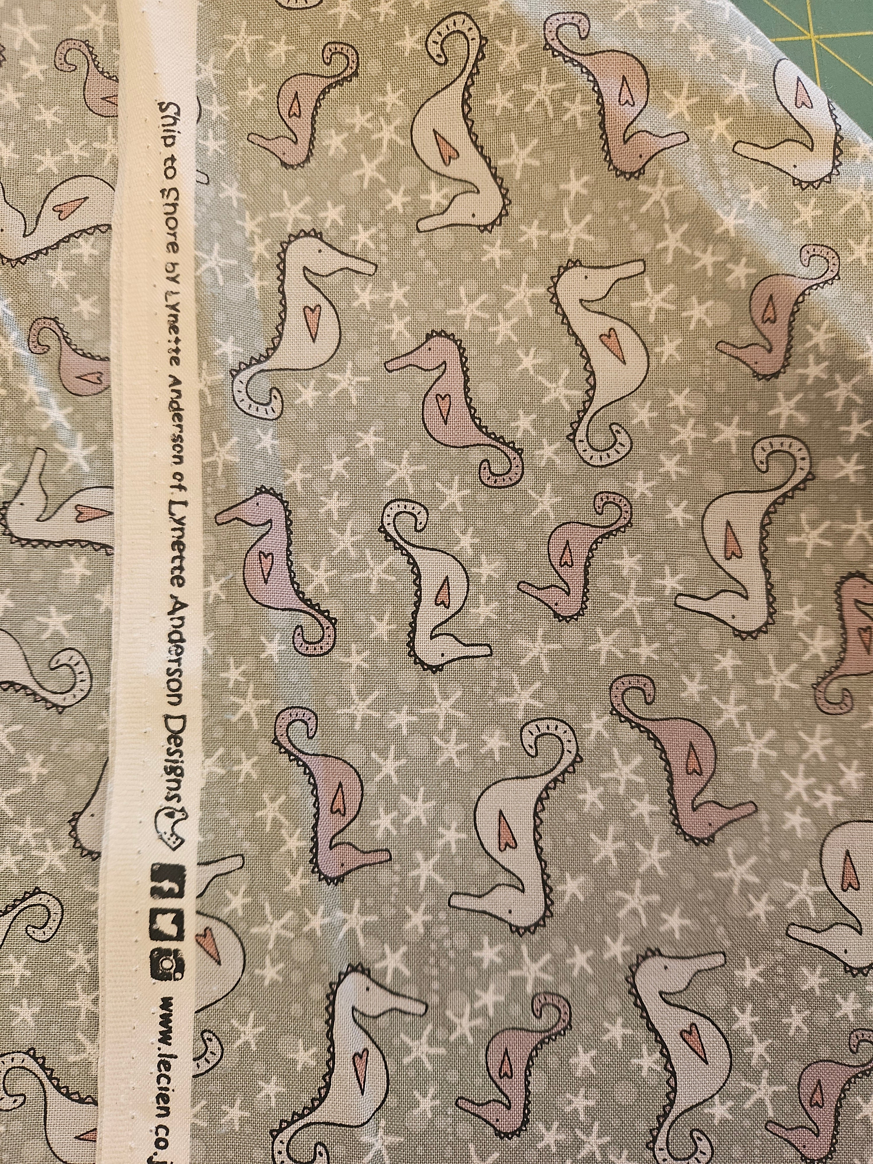 Ship to Shore Quiltstof – Zeepaardjes | Lynette Anderson Designs