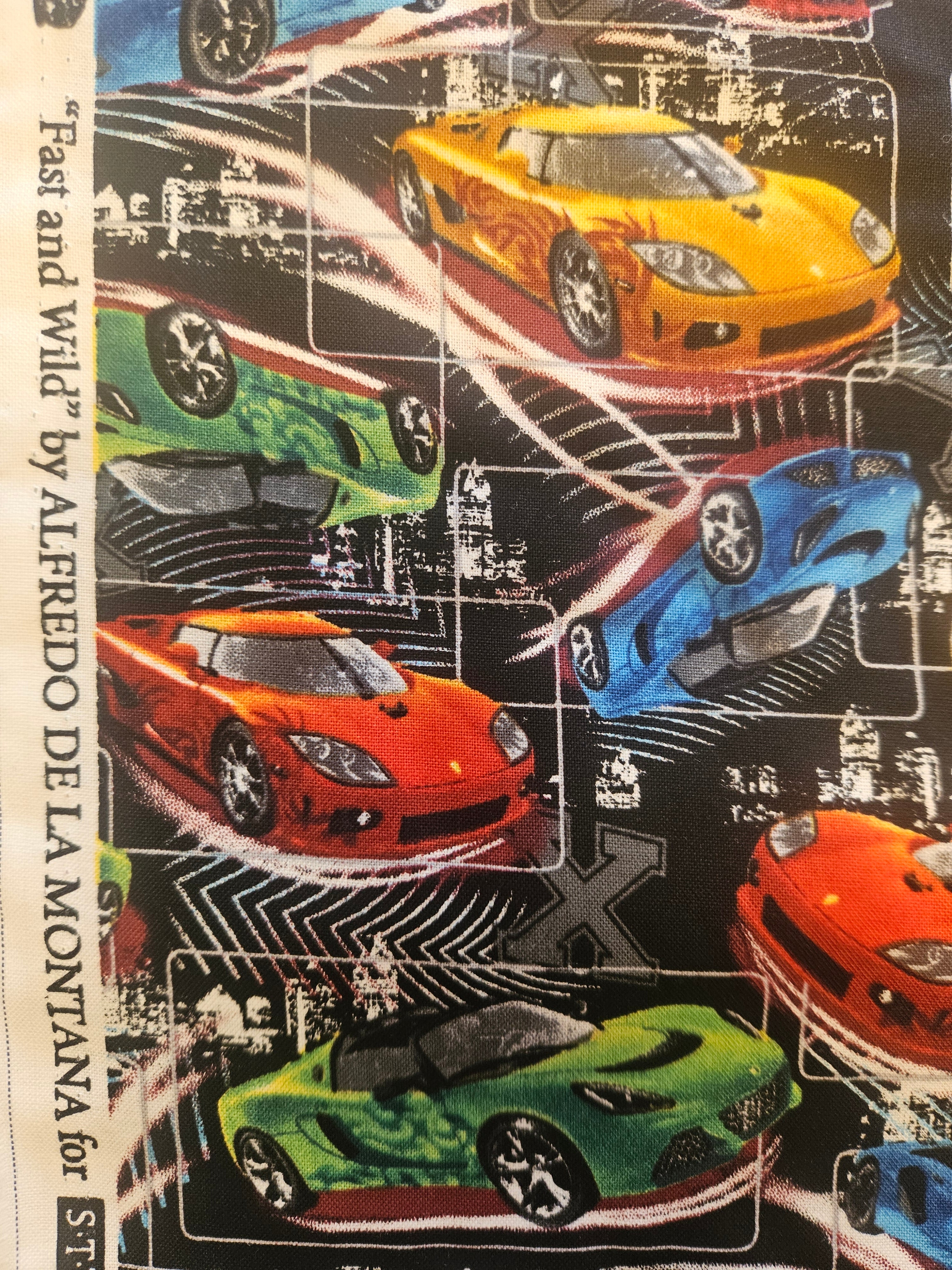Fast and Wild Quiltstof – Raceauto's op Zwart | 100% Katoen