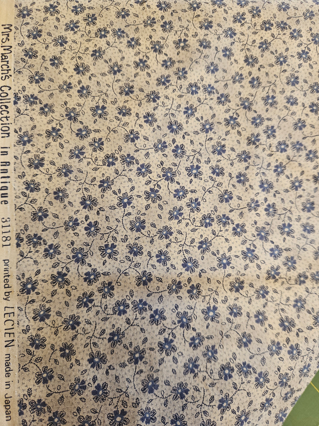 Mrs. March's Collection in Antique – Bloemen Blauw | per 10 cm