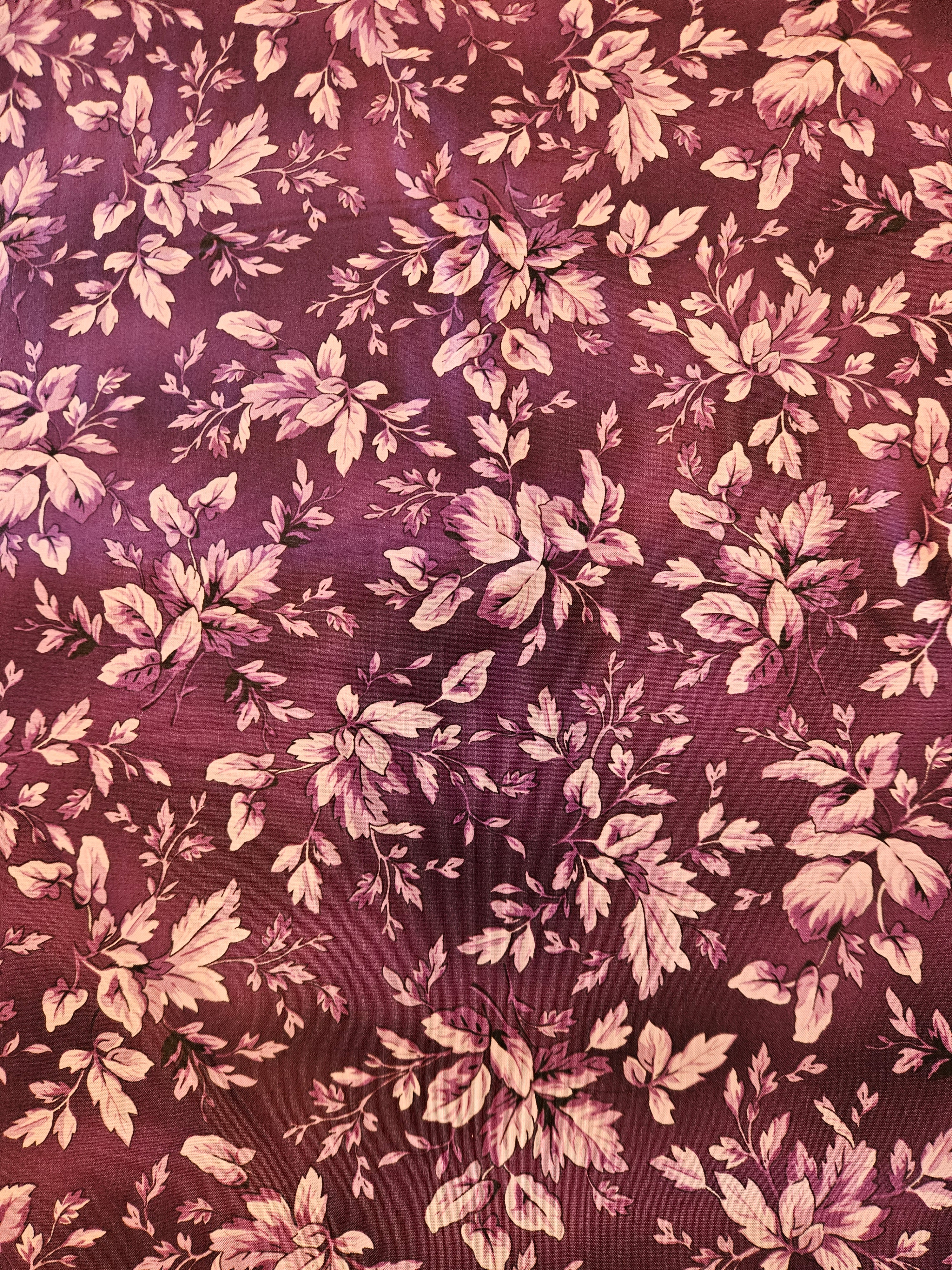 Aubergine - Debbie Beaves for Maywood Studio | Quiltstof bladeren paars