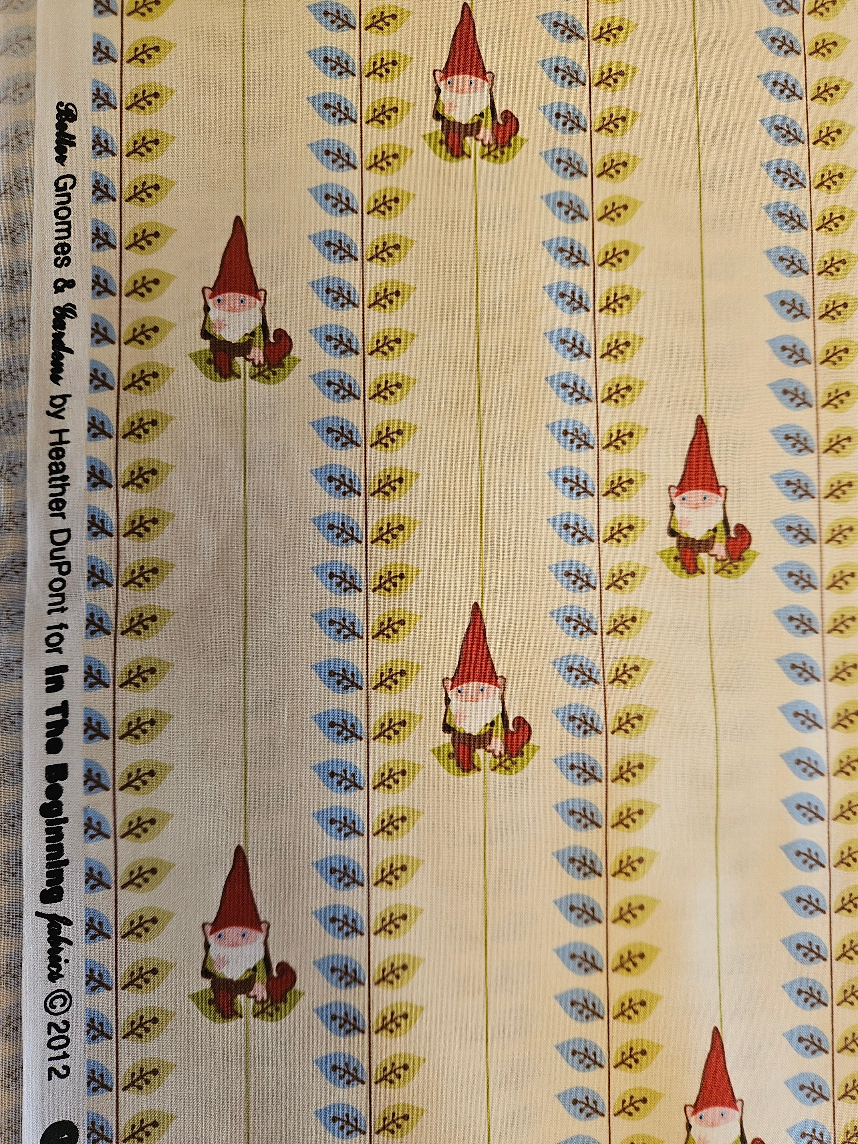 Gnomes & Gardens Quilt Stof