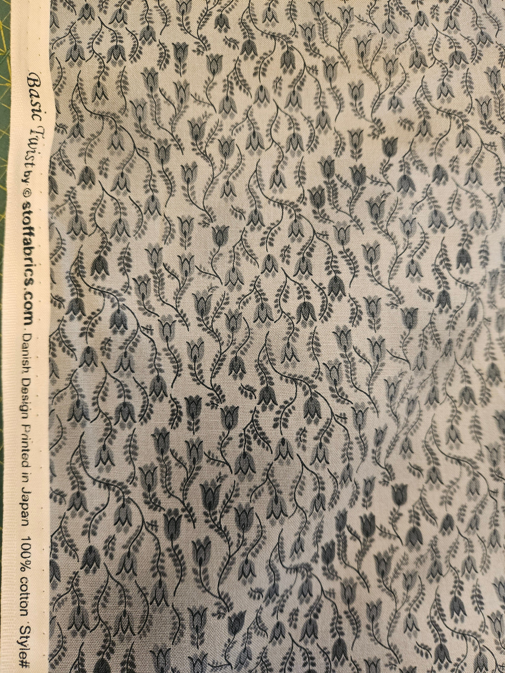 Basic Twist Quiltstof – Tulpen op Wit | per 10 cm