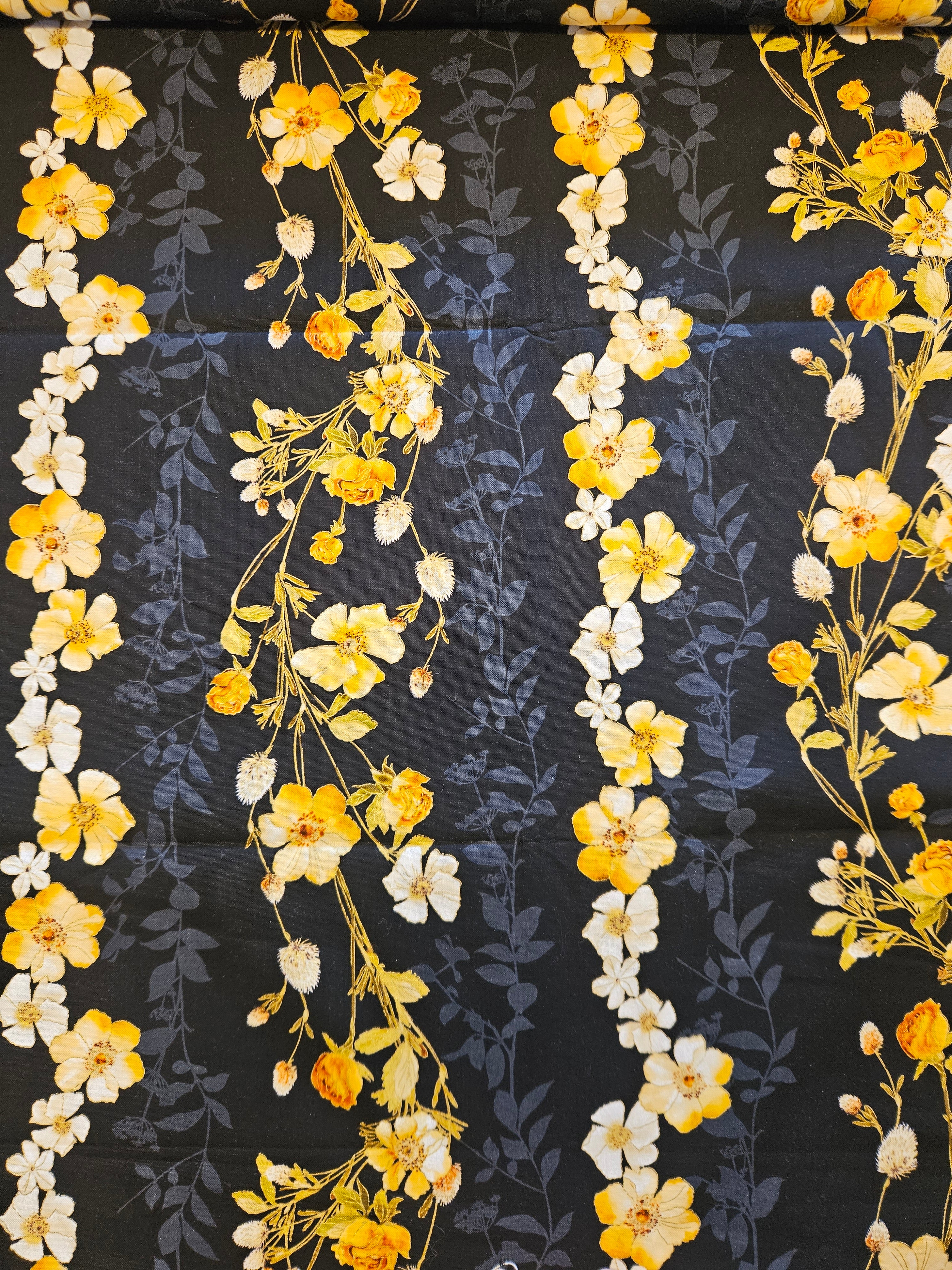 Natural Beauty – Bloemen Viscose Zwart/Geel
