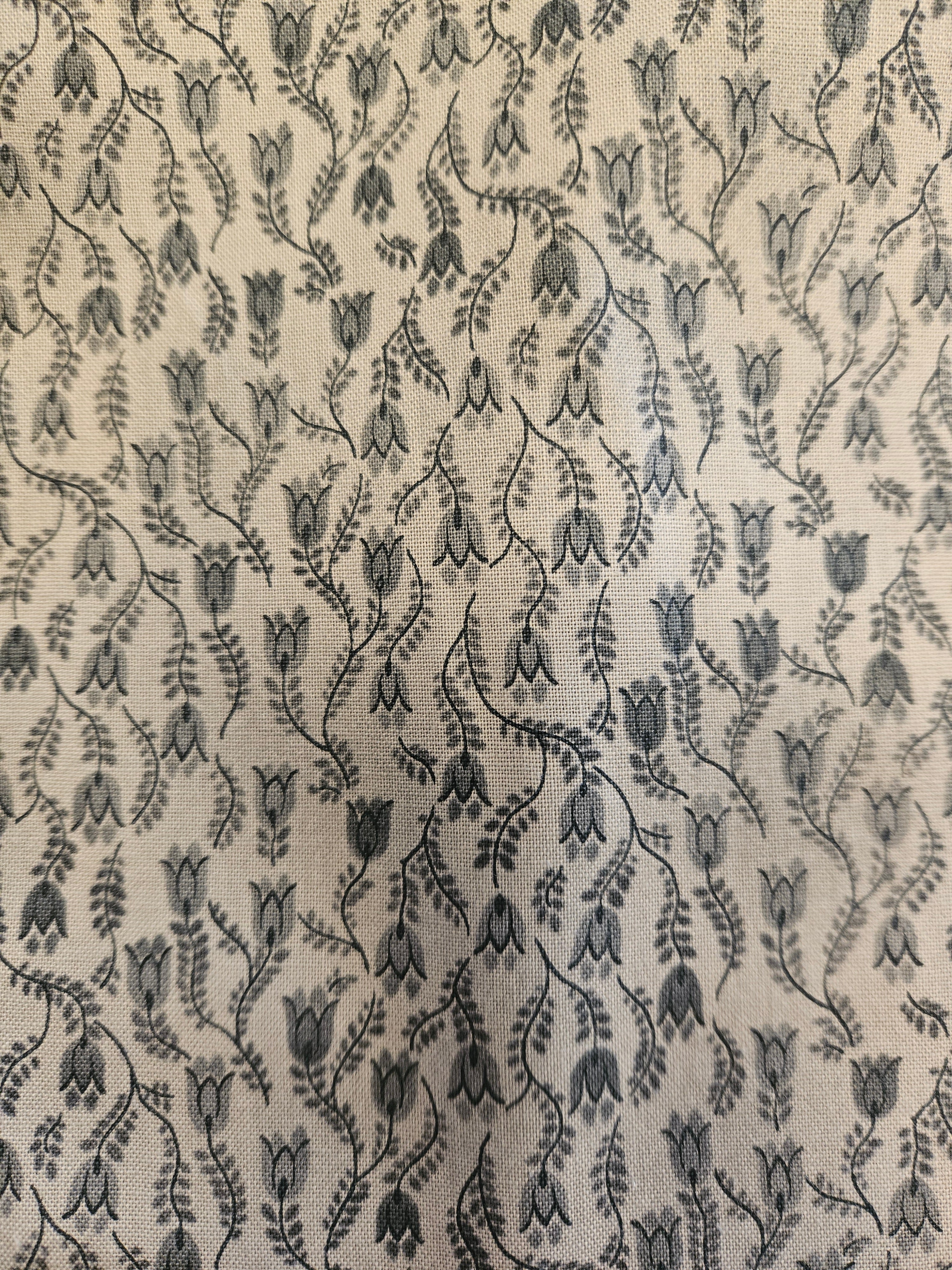 Basic Twist Quiltstof – Tulpen op Wit | per 10 cm