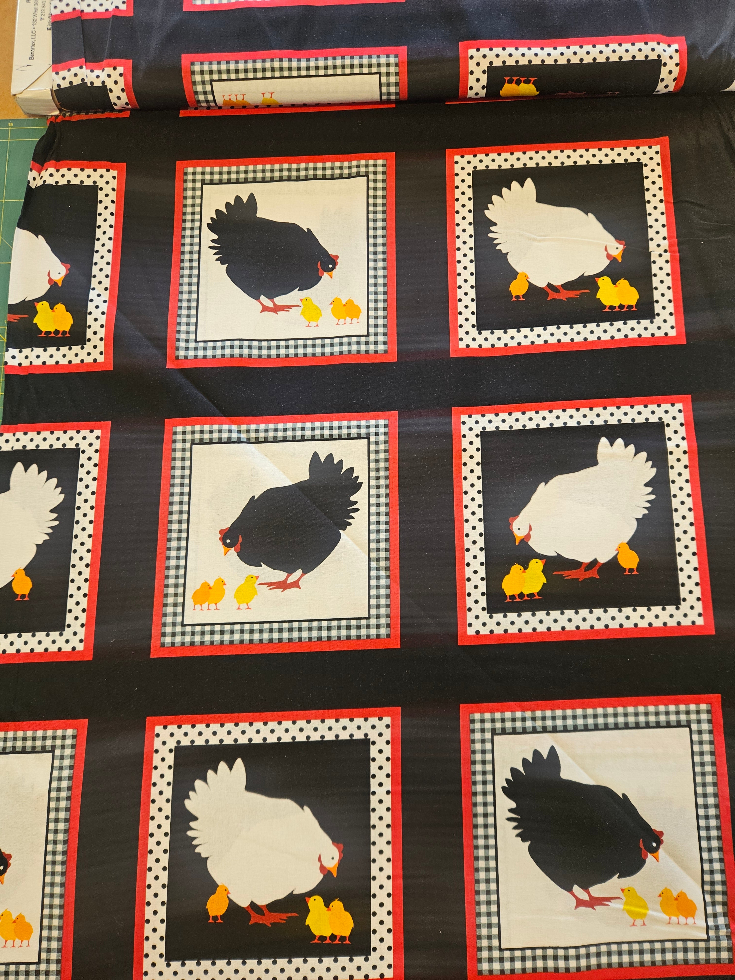 Quiltstof Henrietta Hen – Paneelstof Blokken | Kanvas (per 20 cm)