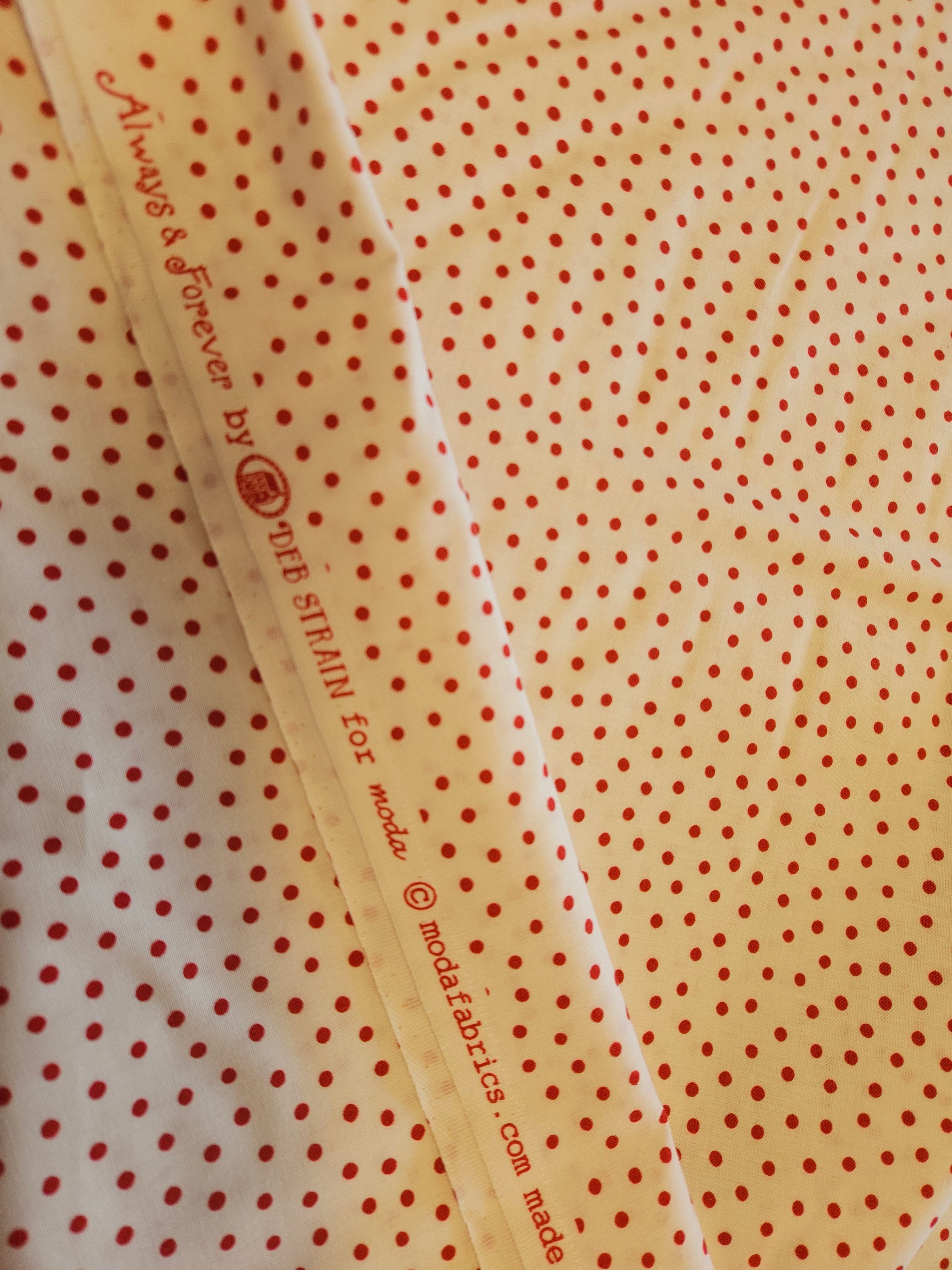 Always & Forever Stippen Quiltstof Wit/Rood – Deb Strain voor Moda Fabrics