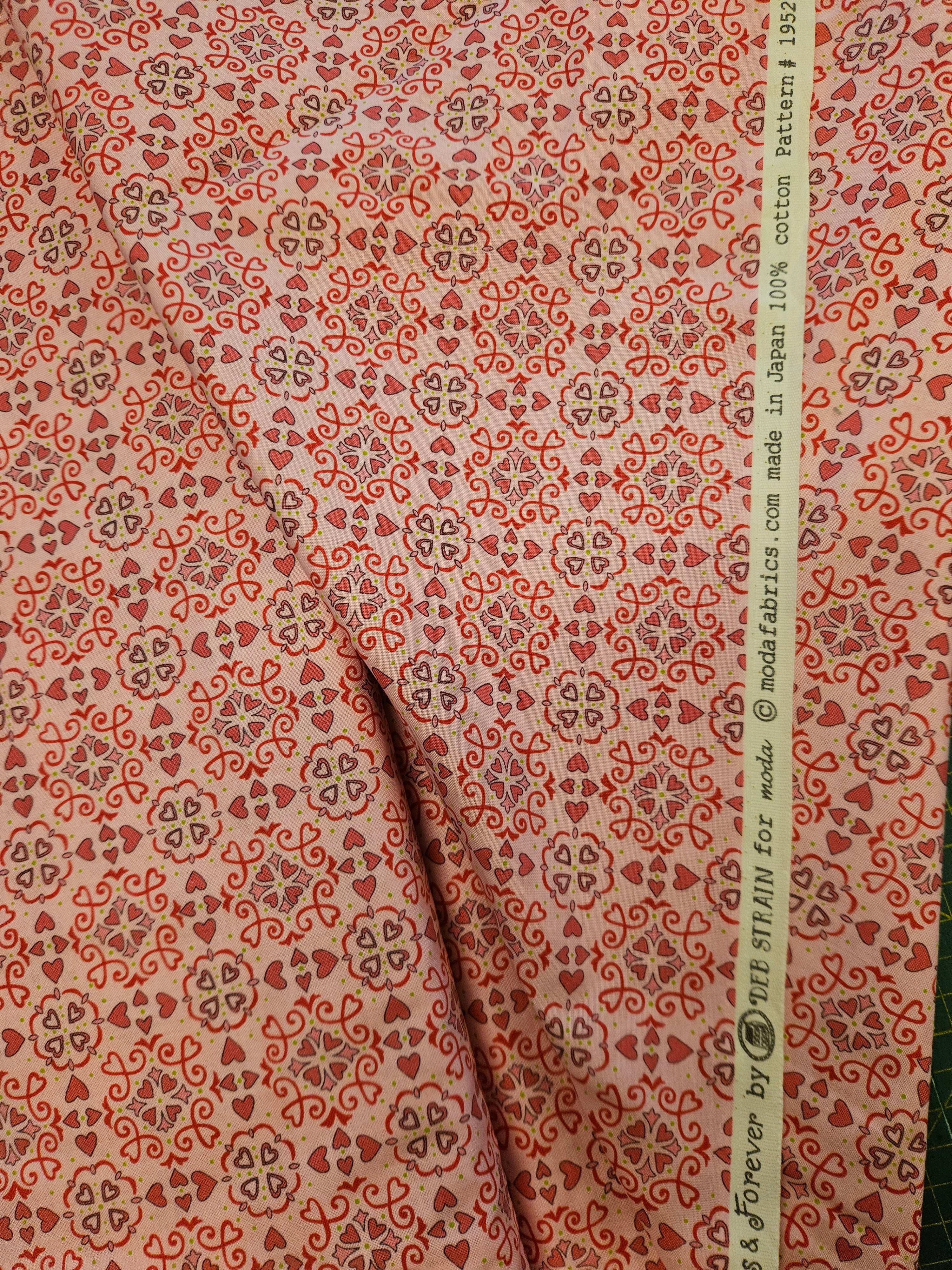Quiltstof Hartjesprint Roze – Always & Forever (Moda) #1952 bright pink