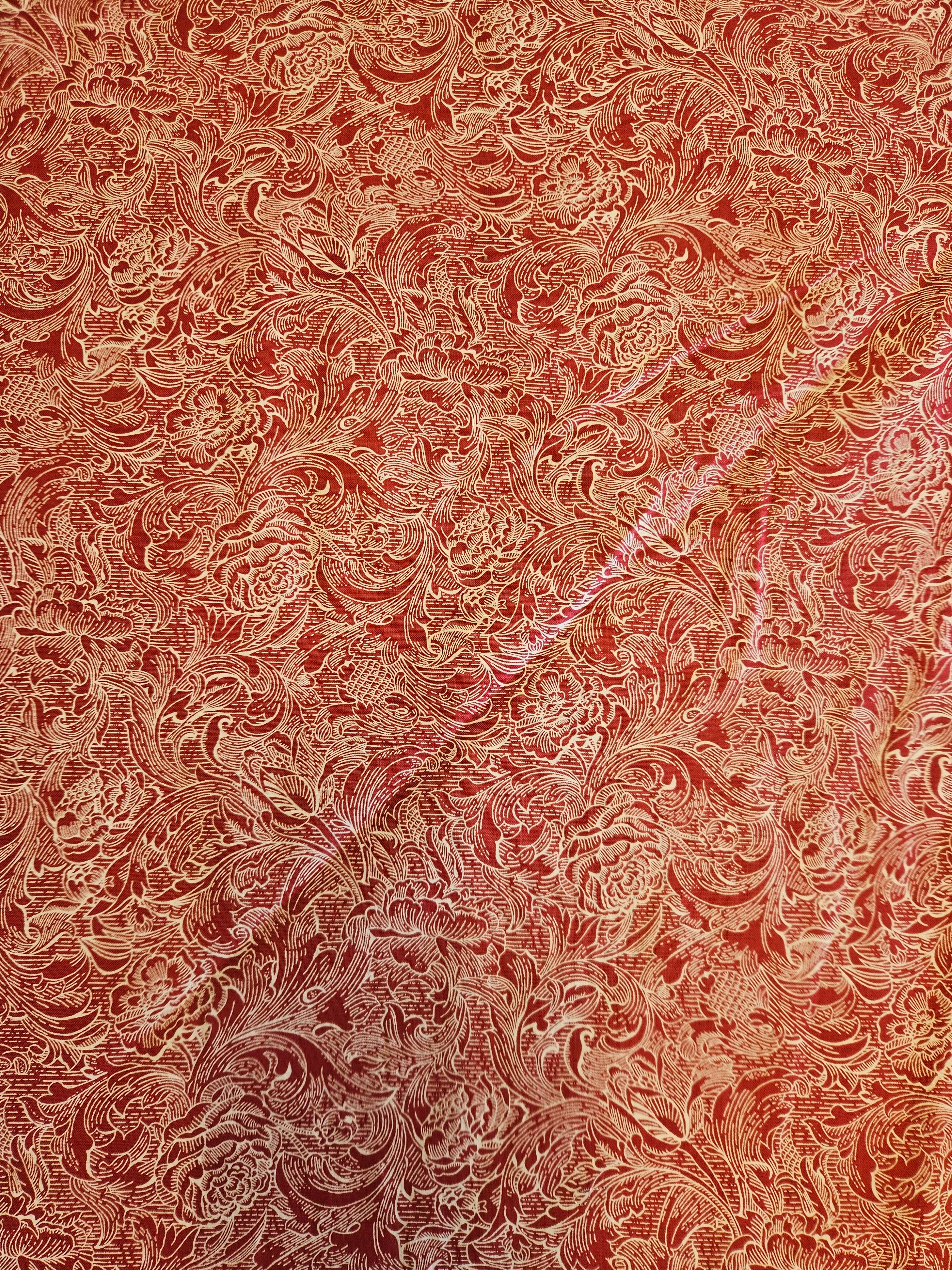 Monochrome Bloemen Quiltstof Rood/Goud – Jinny Beyer voor RJR Fabrics (2012)