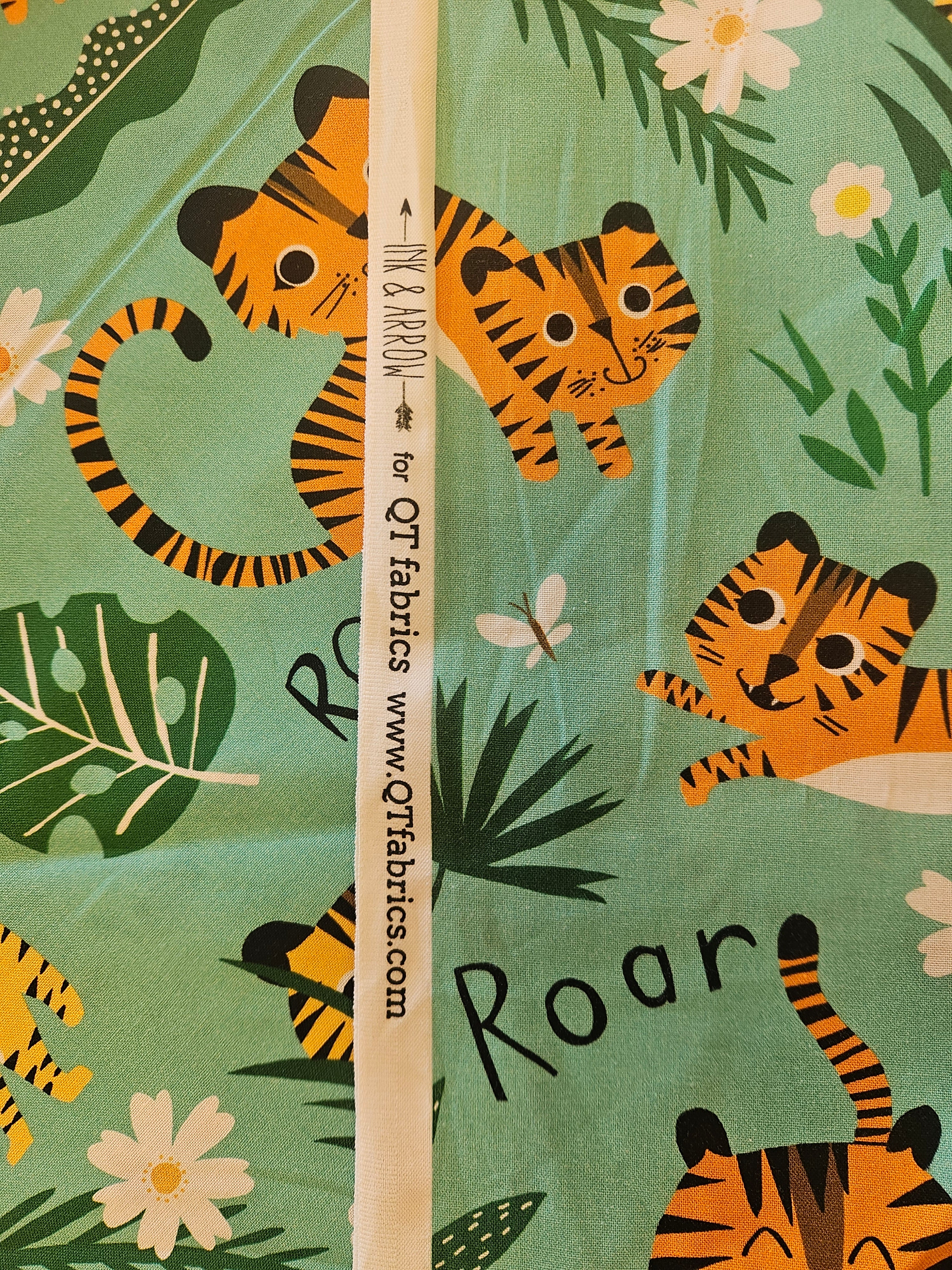 Roar – Tijgers Quiltstof | Ink & Arrow voor QT Fabrics
