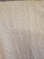 Broderie Stof Bloem – per 50 cm