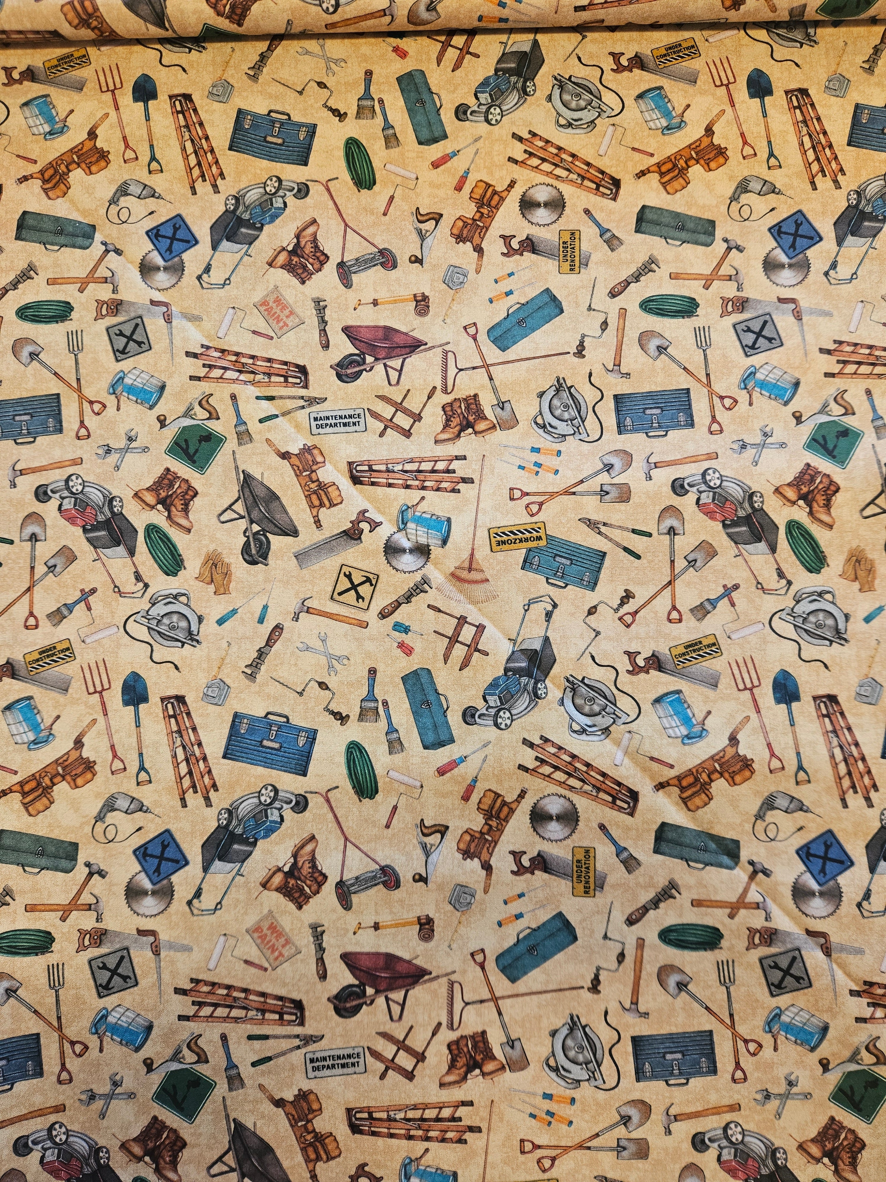 Katoenen stof gereedschapprint – Dan Morris / QT Fabrics