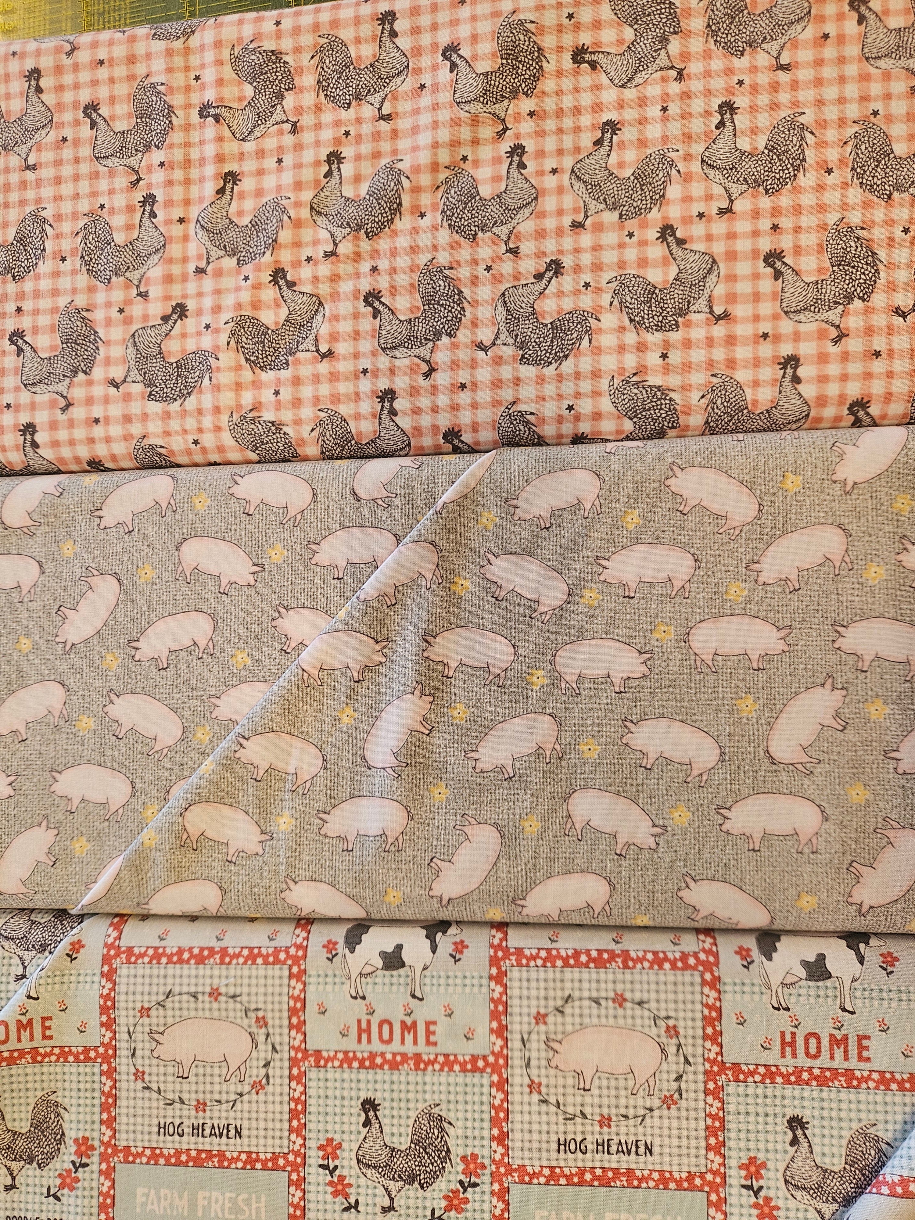 Quiltstof "Farm Fresh" – Kippen op roze ruit (Benartex)