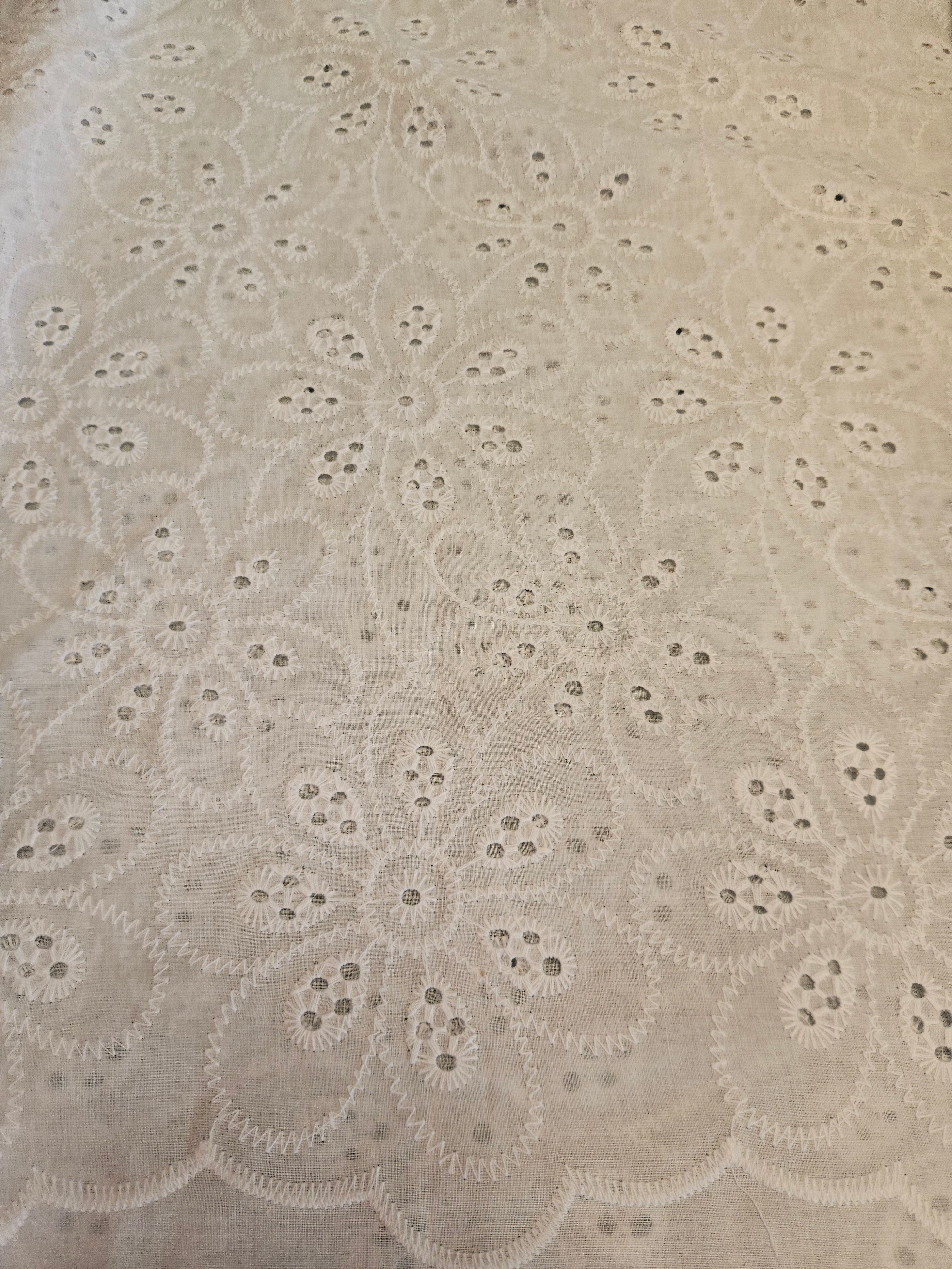 Broderie Stof Bloem – per 50 cm