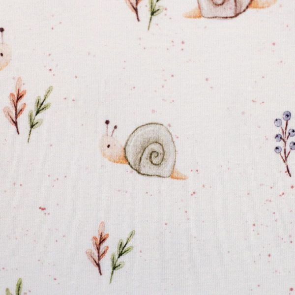 Swafing “Life in the Forest – slakken” Jersey · crème pasteltinten · ±140 cm breed - Stitch & Sew