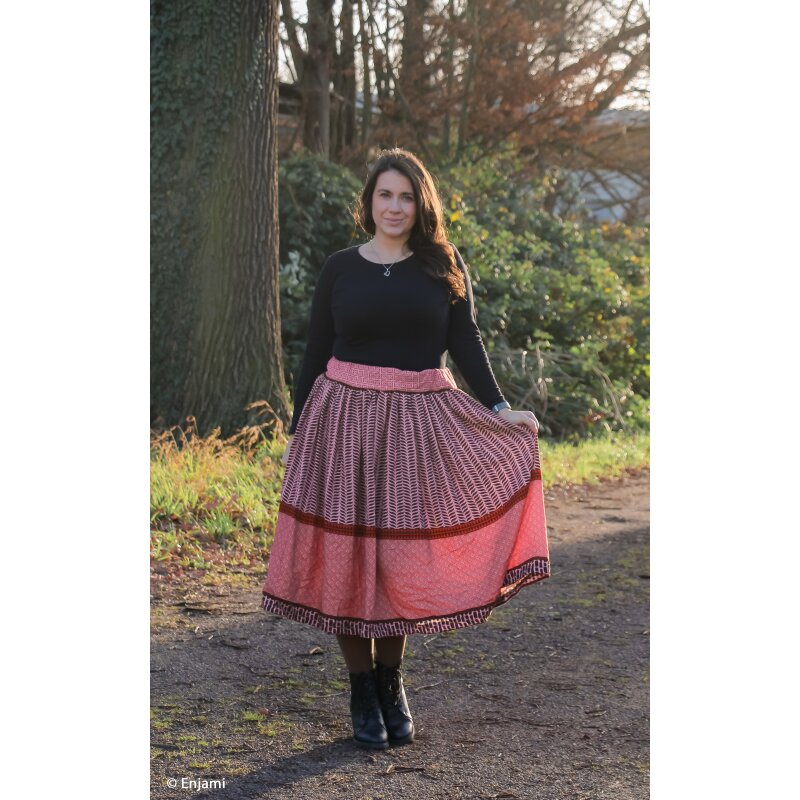 Viscose Webware met grafisch patroon in blauw en bordeaux